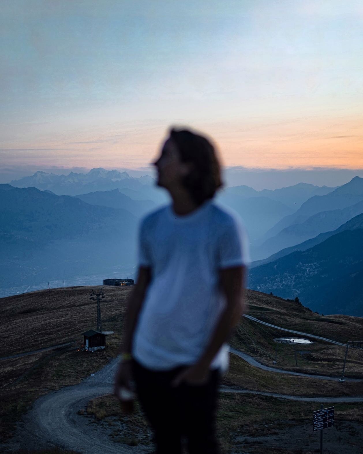 Great things are done when men and mountains meet. ⁣

Sunset at 2250m from Cry d&rsquo;Er in Switzerland.