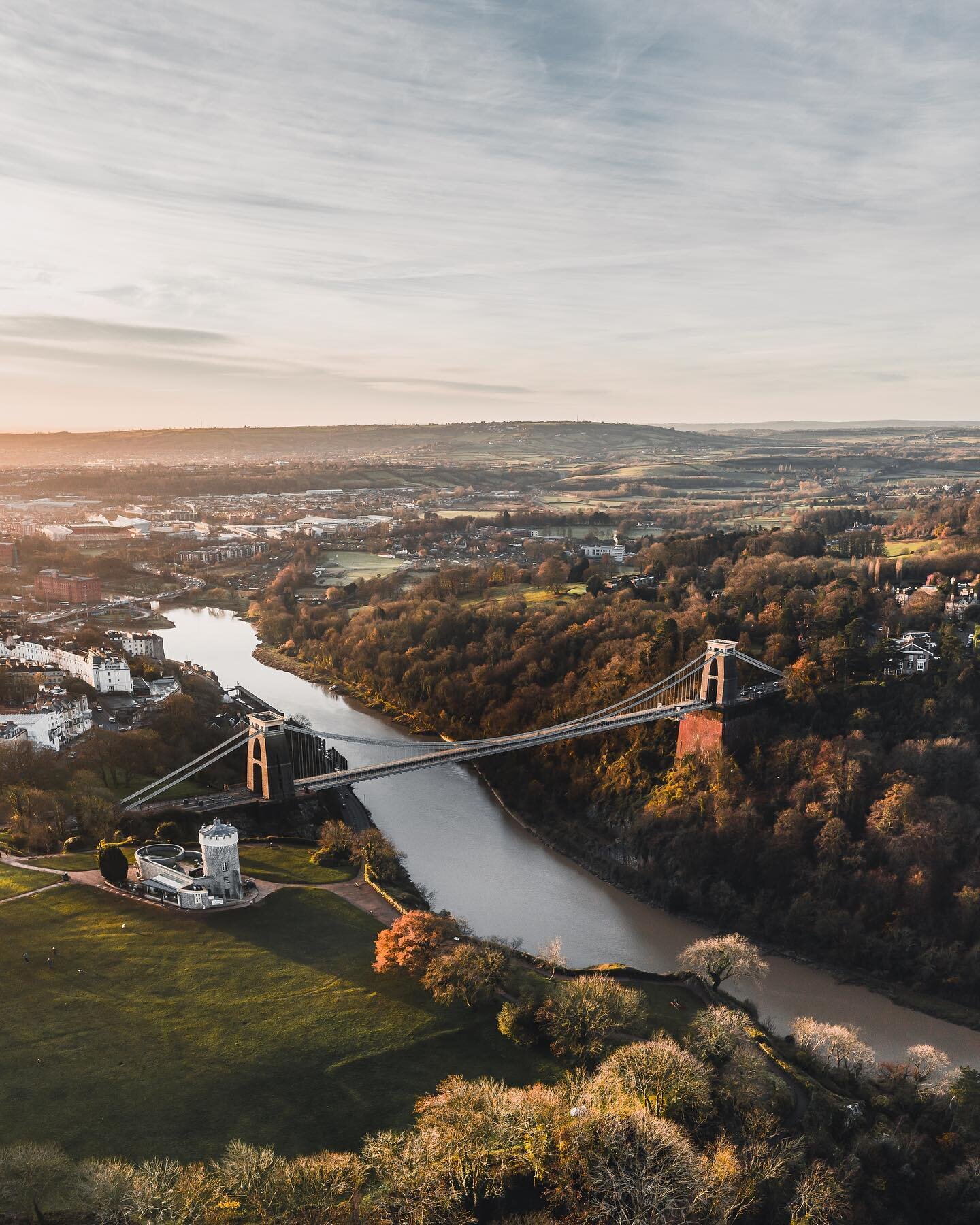 Still amazed at how many clear mornings we&rsquo;re still being gifted in December. This is one of my favourite captures of Clifton Suspension Bridge to date!. ⁣
⁣
Congratulations to @belleross, @natajack, @zacflywalker, and @rosieeer who all won som