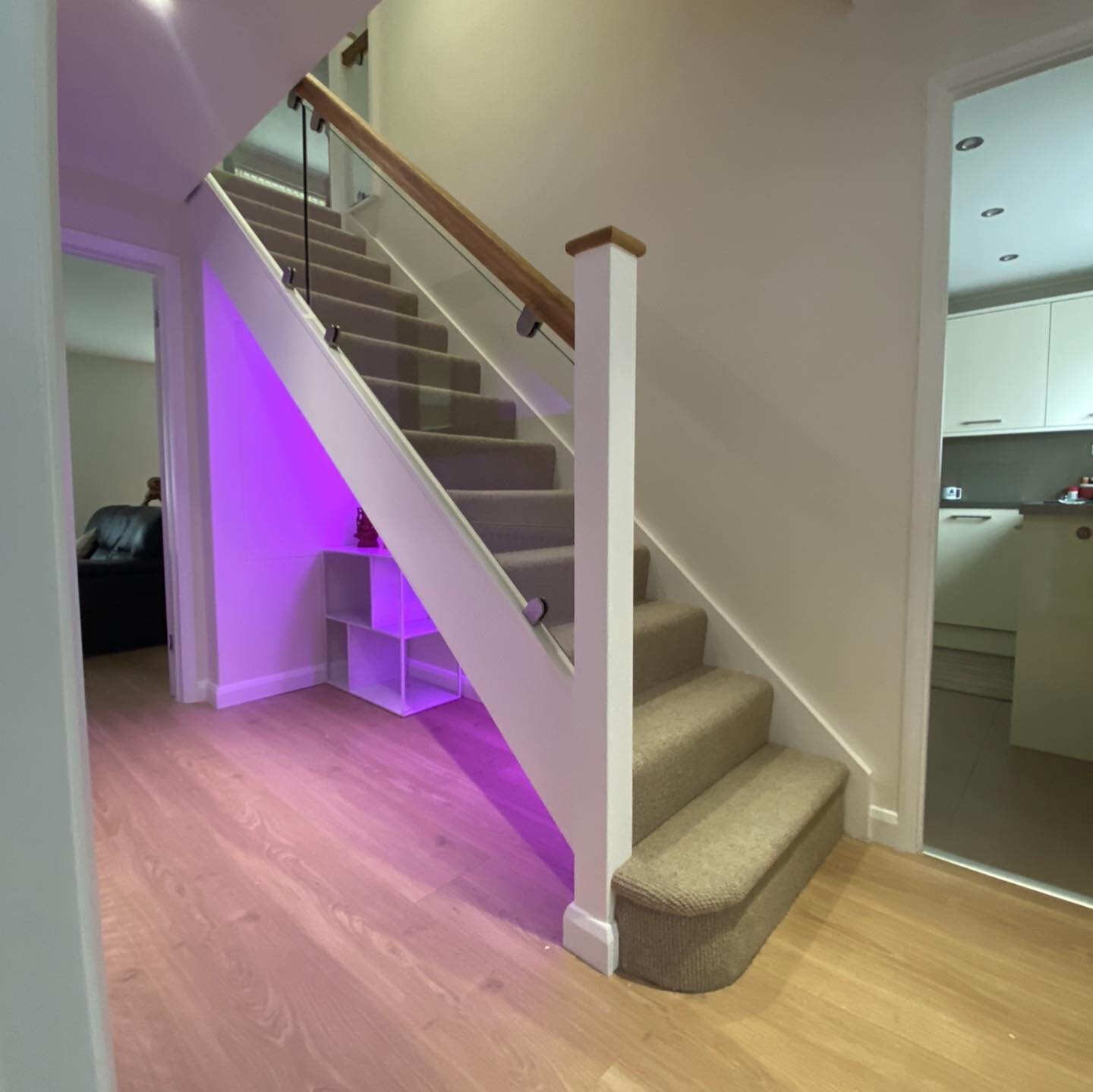 Whilst at home have you realised how dated your existing staircase may be? Get booked in for the new year with a modern transformation #hardsurface #staircase #joinery #carpentry @thisisdunstable