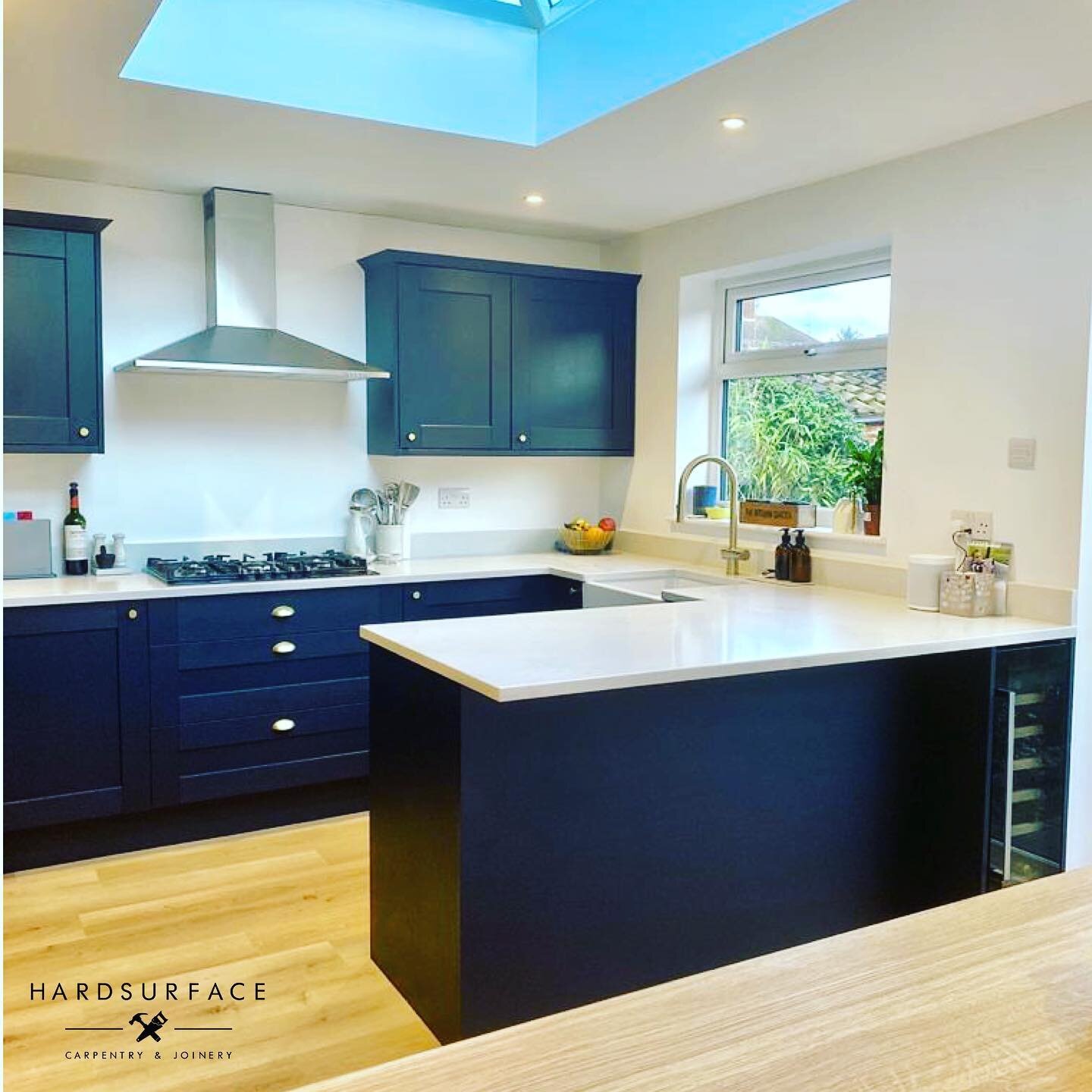 One of my favourite kitchens I have fitted this year! Shaker style with beautiful gold fixtures and fittings for @renovation_on_the_lane! If you are after a new kitchen please contact 
📞 07517842451
