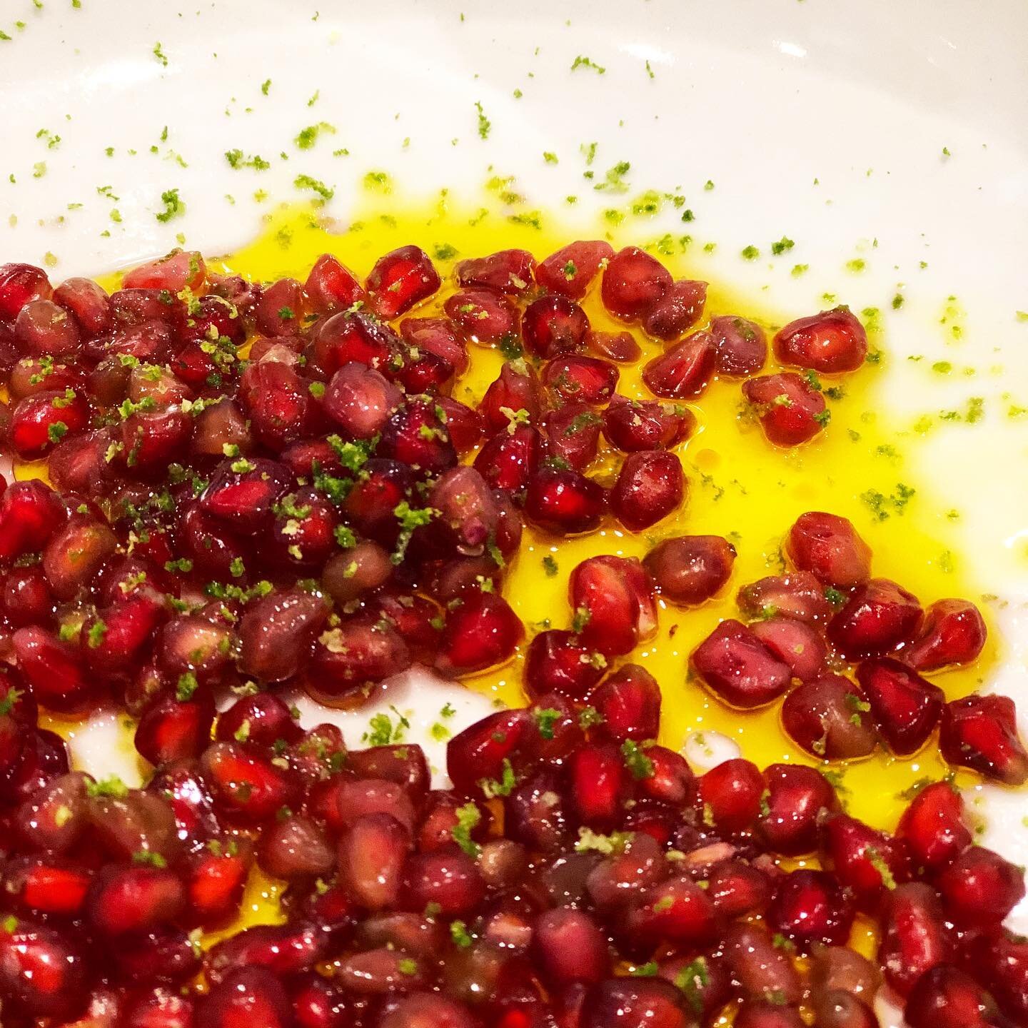 Can we just all pause for a moment during these mad times and appreciate Mother Nature&rsquo;s bounty! I mean look at these colours! The smell is amazing!! And it tastes soooo good! Every sense is satisfied! #pomegranateseeds #rapeseedoil #limezest #