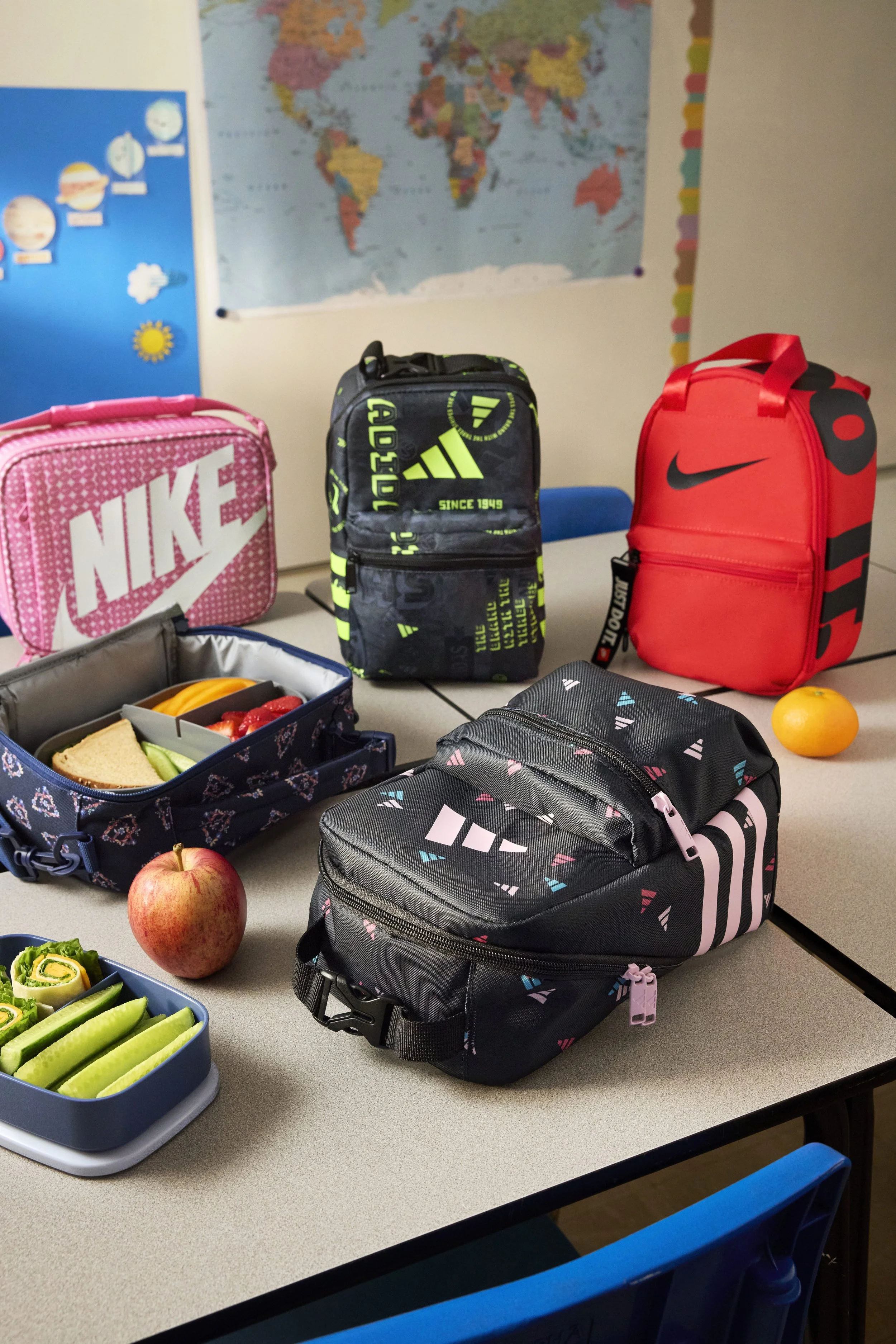 SC25_Q3_BTS_LunchBag_03323.jpeg