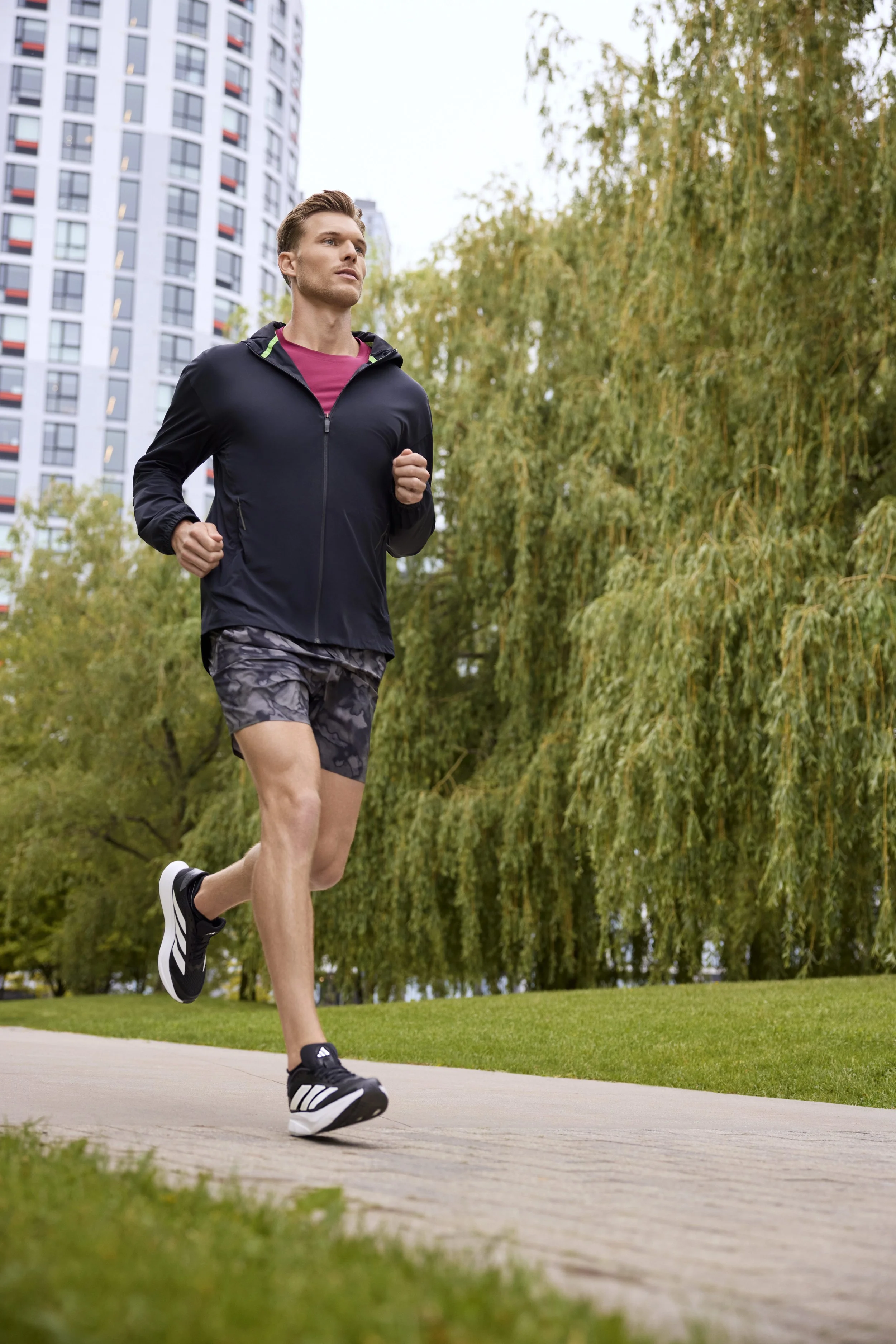 SC25_Q3_RUNNING_Promo_06683.jpeg