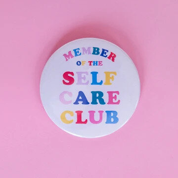 Self Care Club Button creme