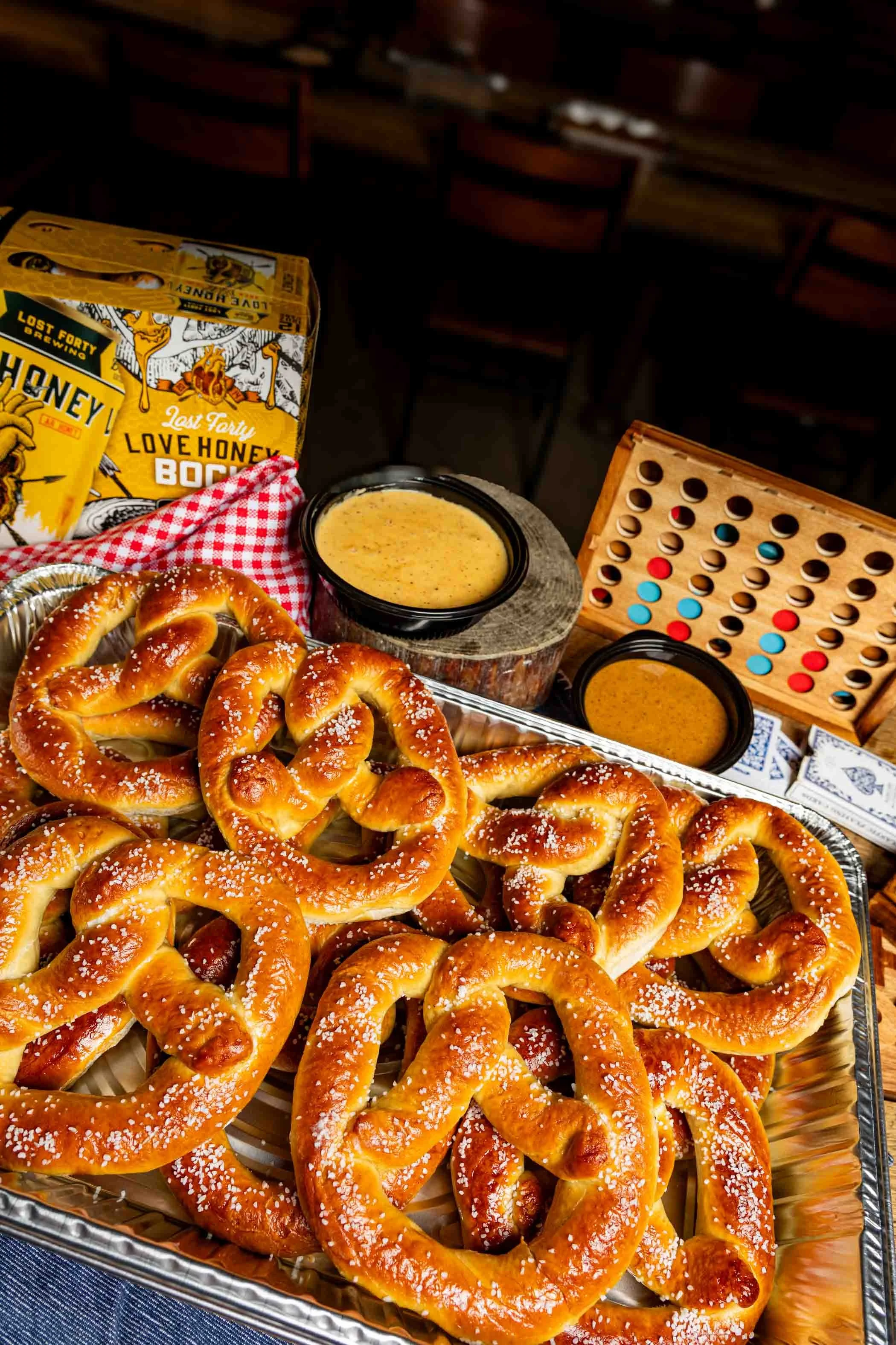 L40_Catering Soft Pretzel_4480 x 6720_2592.jpg