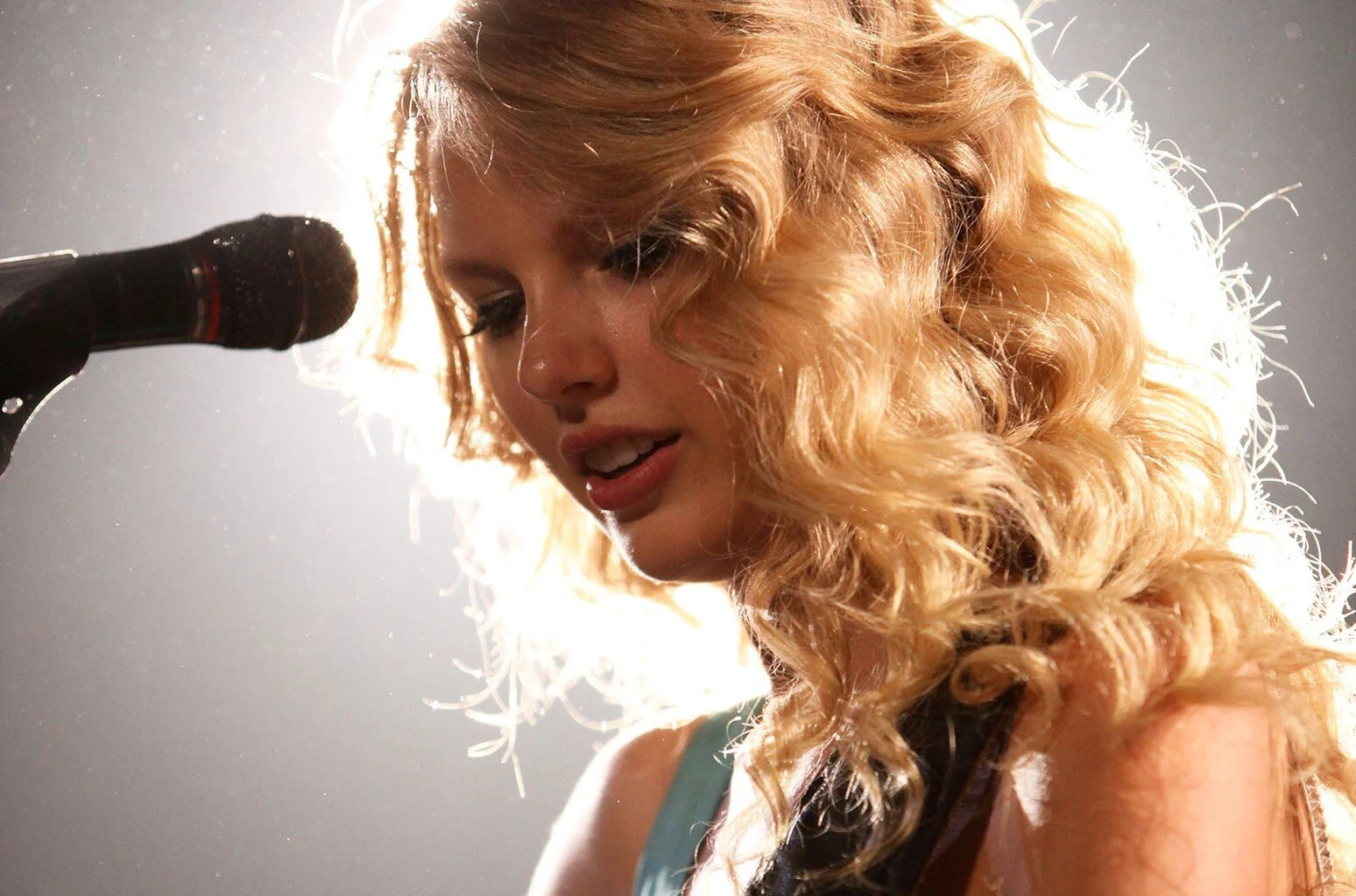 taylor-swift-album-press-cr-TAS-Rights-Management-billboard-1548-1617974553-compressed.jpeg
