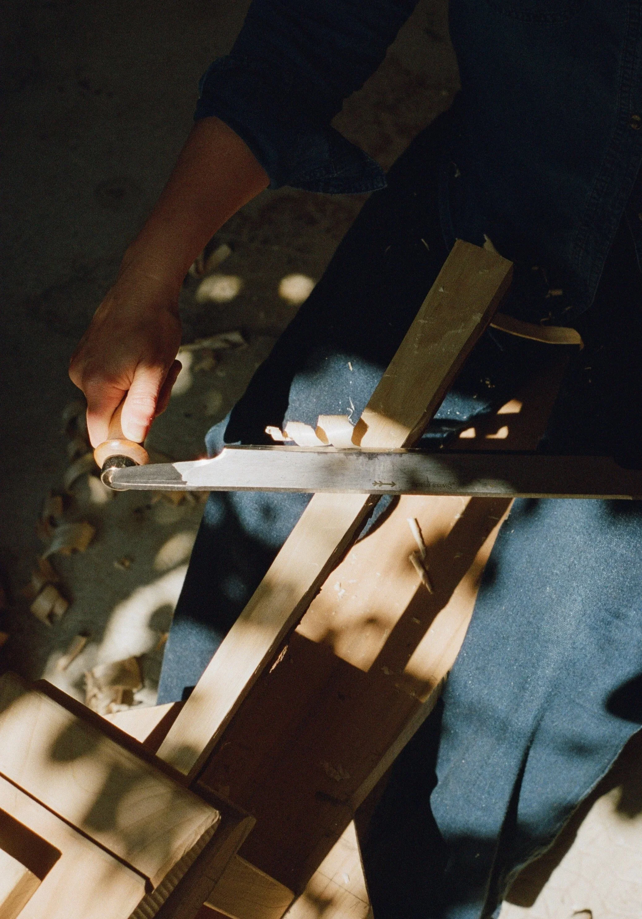 Photographie argentique reportage Tournage sur bois Bretagne par Elodie Villalon