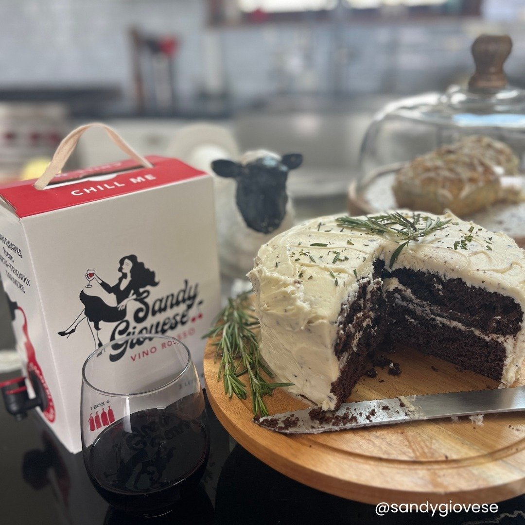 Back off, Sheep! 🐑 This rosemary chocolate cake &amp; Sandy combo is all for us. Nom nom.⁠
⁠
And kudos to chef @jenntinney for this tasty treat! 😋⁠
⁠
⁠
#whitewine #redwine #vinorosso #ros&eacute; #italianwine  #boxwine #sustainable #sustainability 