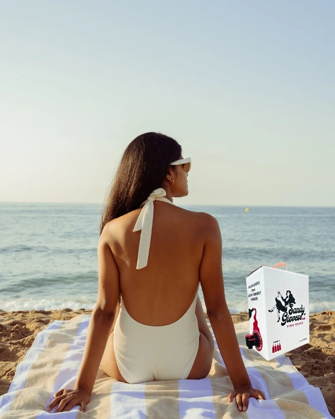 Last call for Sandy toes and sunset pours (see what we did there? 😉)! Indian summer said we get a few more golden hours before sweater weather takes over 🧡📦

Enjoy, friends! 

#whitewine #redwine #rosewine #beverages #italianwine #boxedwine #boxwi