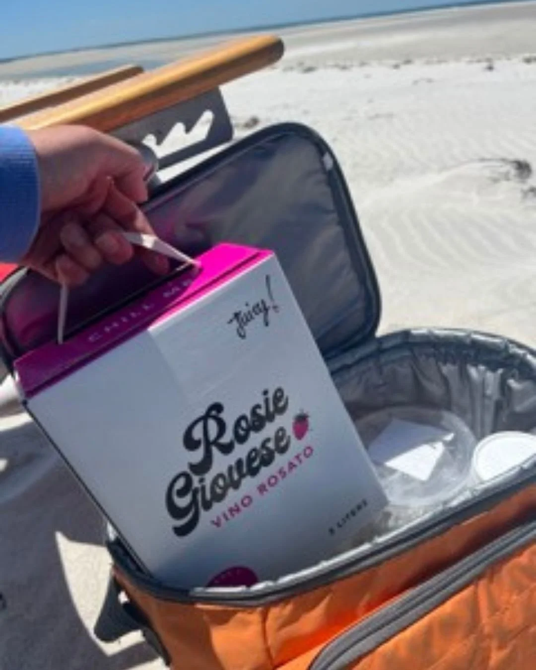 Have wine, will travel. 🥳

Lightweight and rectangular shape, our box wine is fits in just about any picnic gear perfectly. No gear? No problem! Just grab the handle and go.

Head to our Sandygiocator - aka map locator - to find a local shop near yo