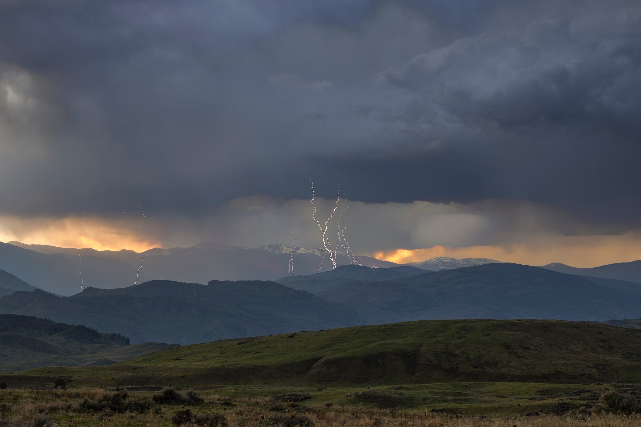 Later afternoon lightning storm near Oroville, Washington. #orovillewa #lighnining #stormchaser #tourismosoyoos #orovilla #orovillewashington