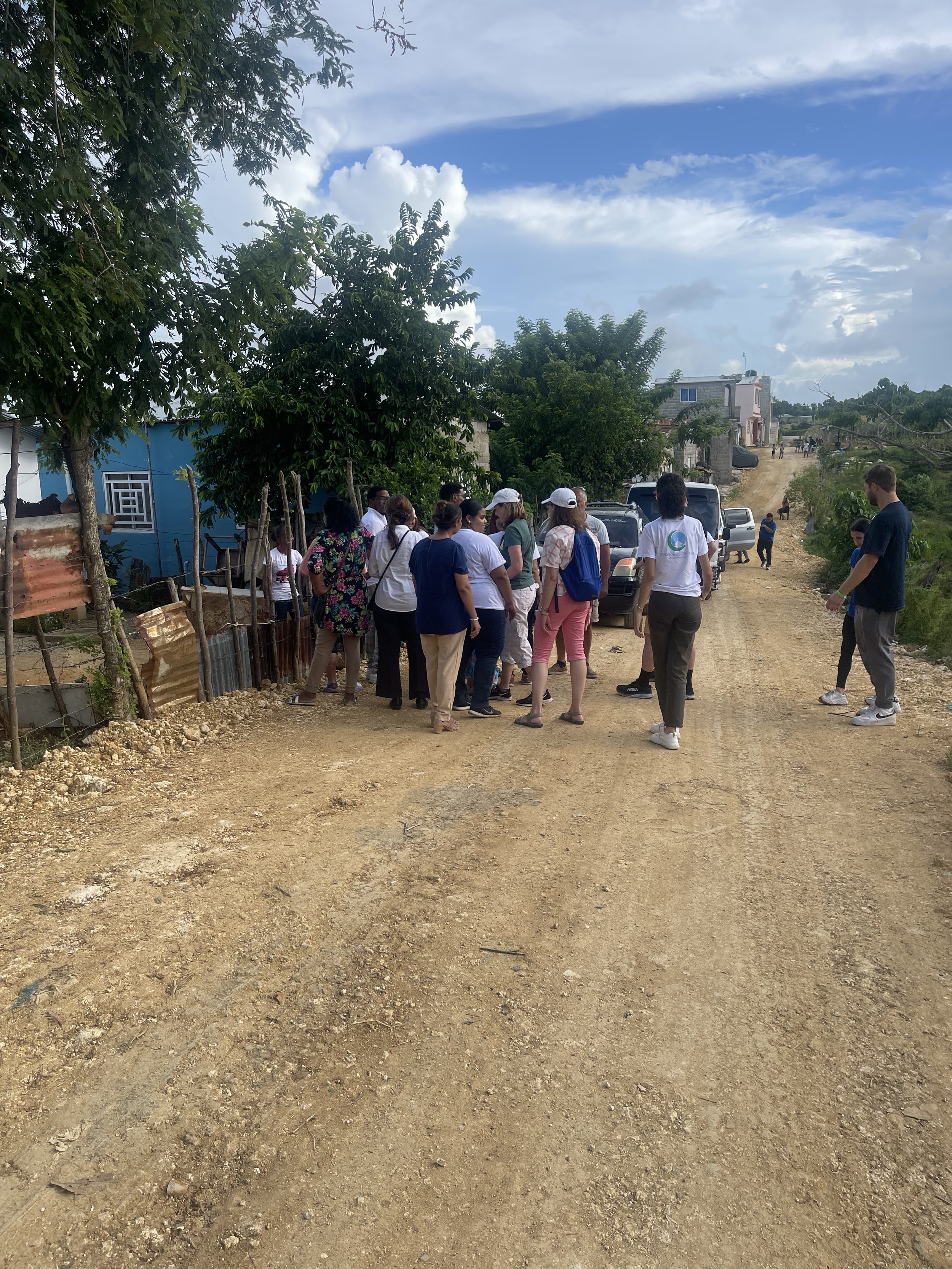 Walking the road of "El Tren" to serve Nagua families in need