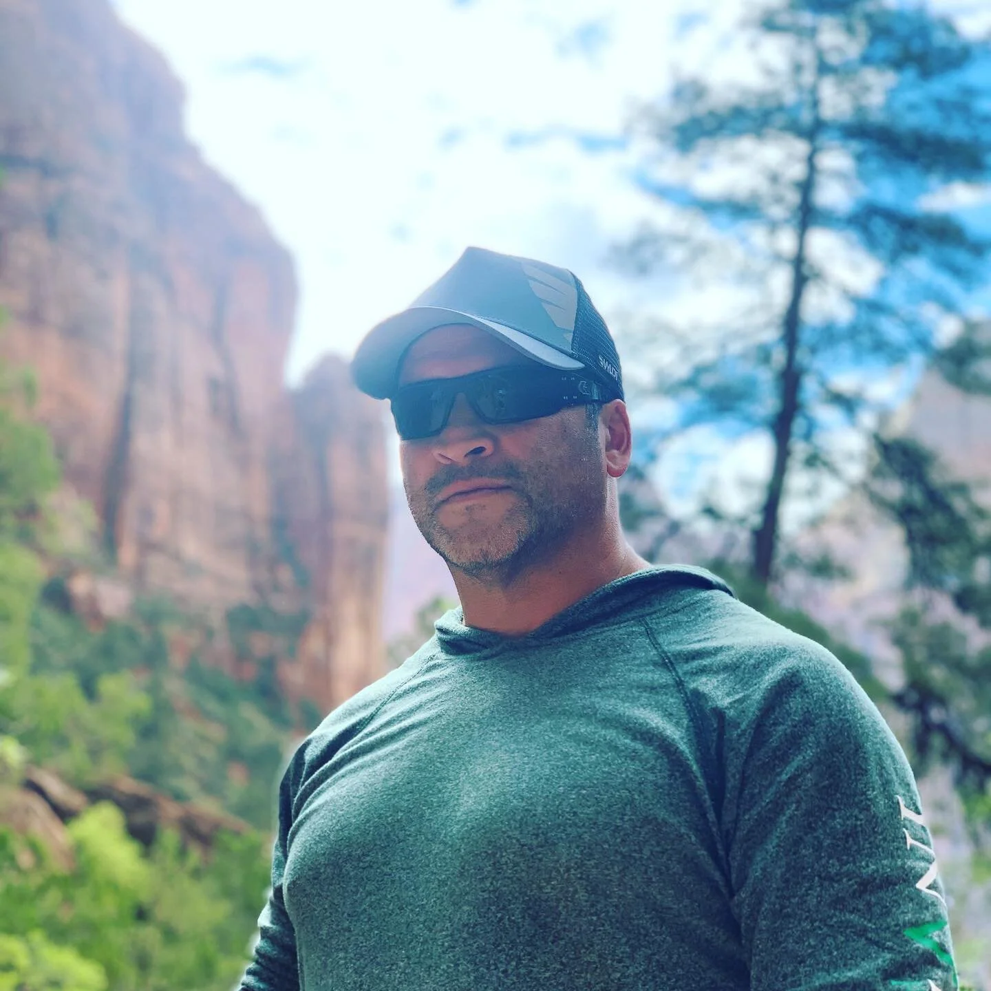 #TeamMyers and #LeadingToElite taking on Zion &amp; hiking 🥾 the Narrows! Be an ELITE performer with @wyld1clothing