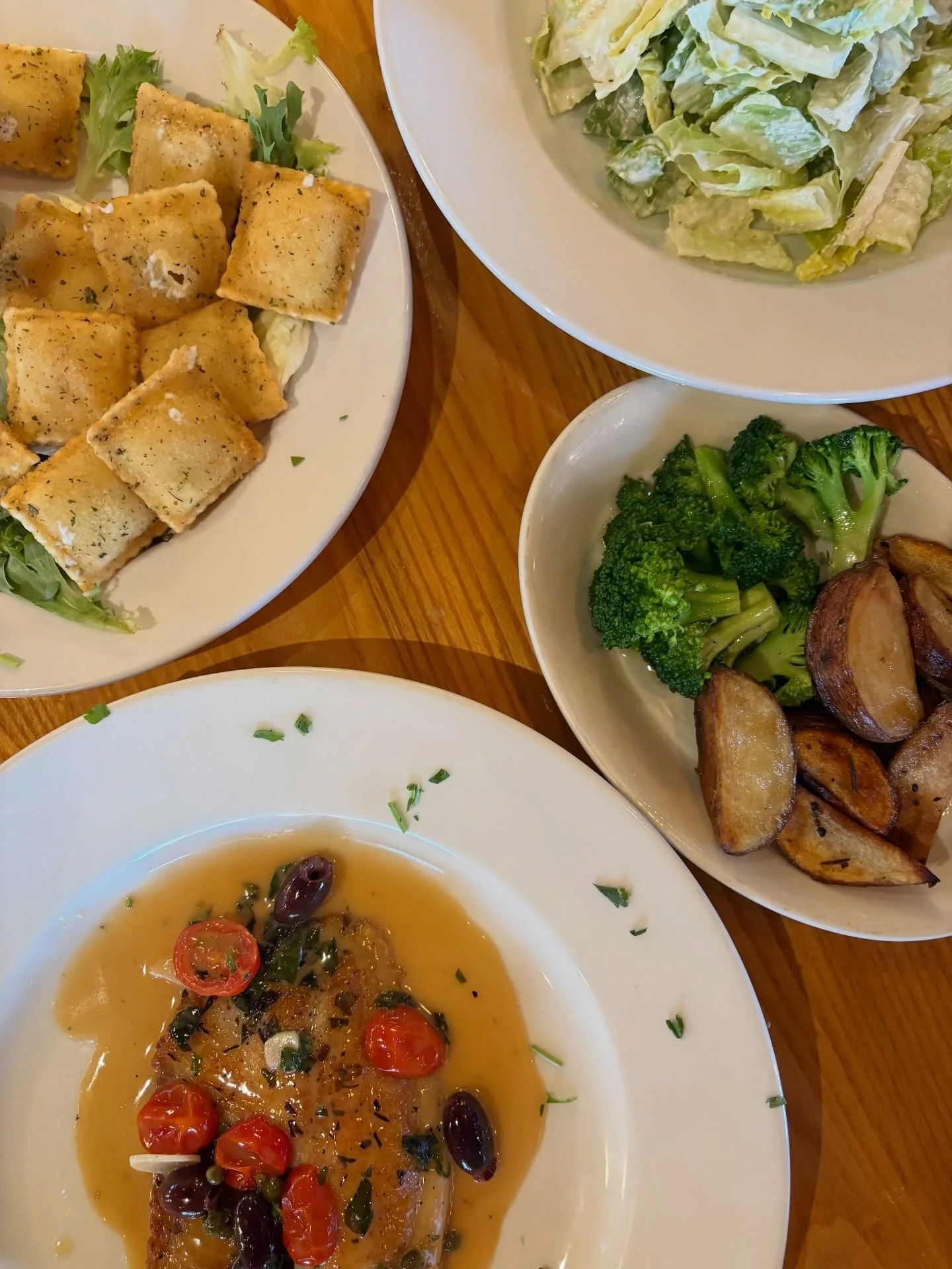 @luigisfairfield crushing it as always! Took our daughter there tonight for a pre-show early dinner, and it was phenomenal!

I love how we&rsquo;re always treated like family, and our food is always on point! 👌 

#italianfood #familyrestaurant #date