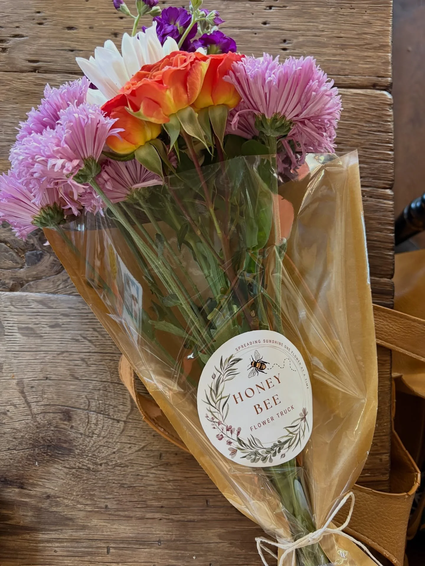 A new friend surprised me with a beautiful bouquet 💐 yesterday from @honeybeeflowertruckct , parked just outside of @harborviewmarket 🫶🏼☕️🥐

It was the sweetest gesture and a simple way to solidify such a meaningful connection &hearts;️ It filled