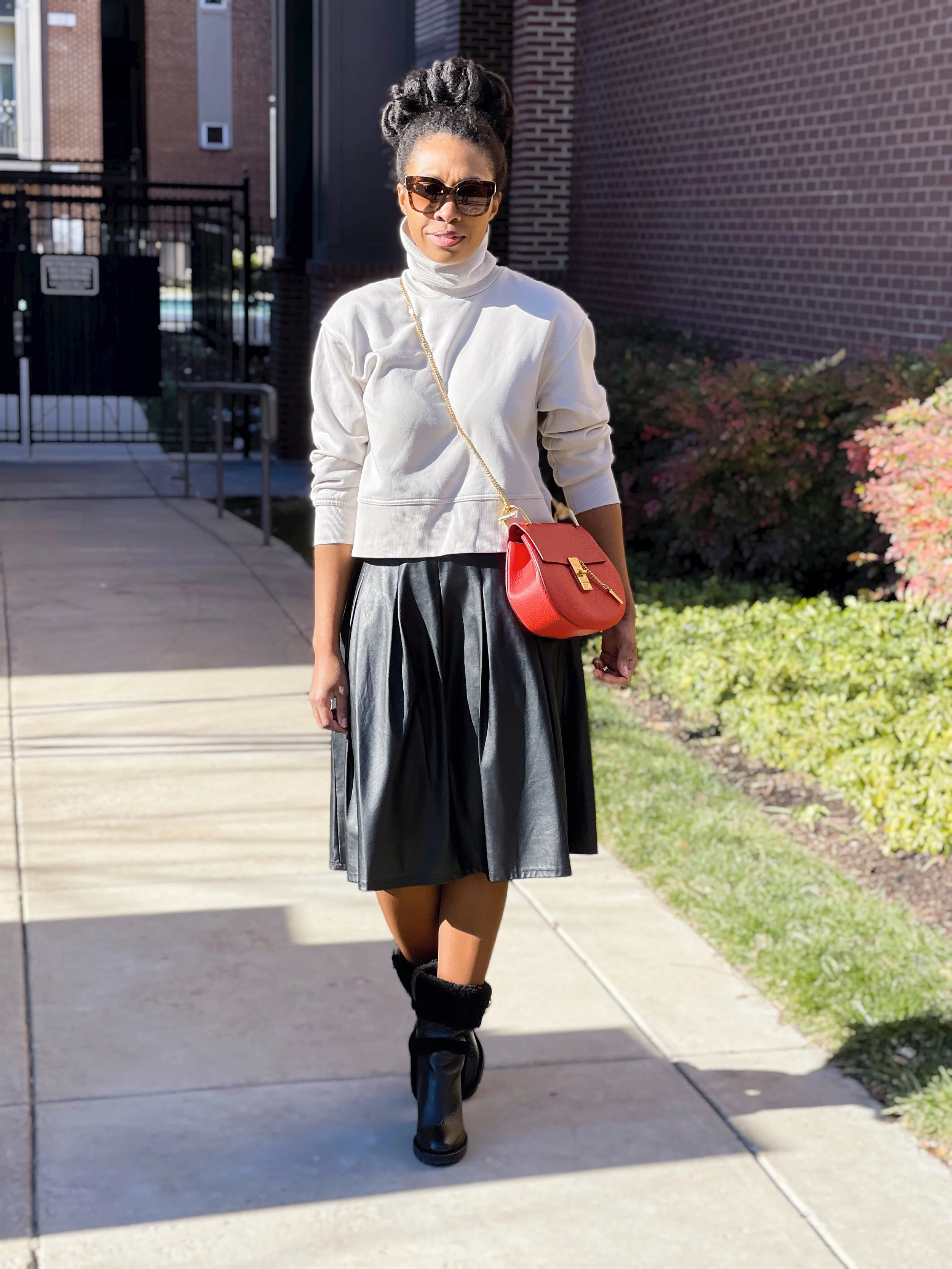 Weekend Read - Turtle Neck - Red Chloe Purse.JPG