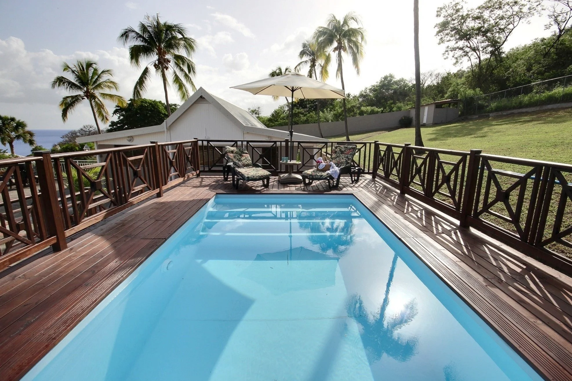 villa-martinique-piscine-1-min.jpg