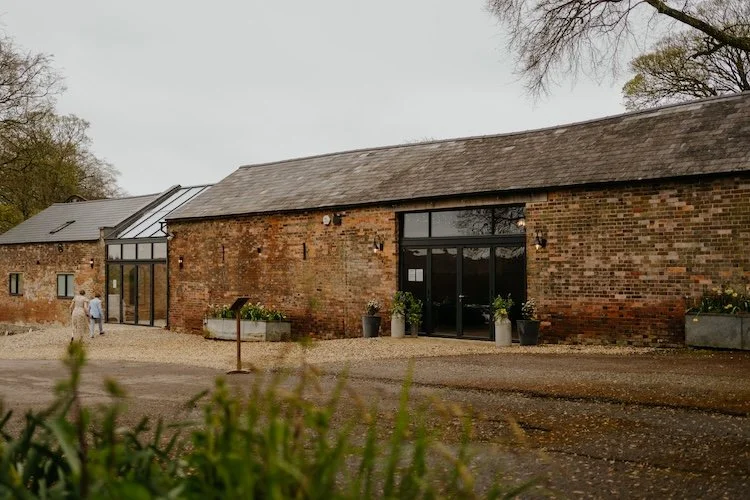 Rustic barn venue near Swindon taken by Jodie Hurd Photography