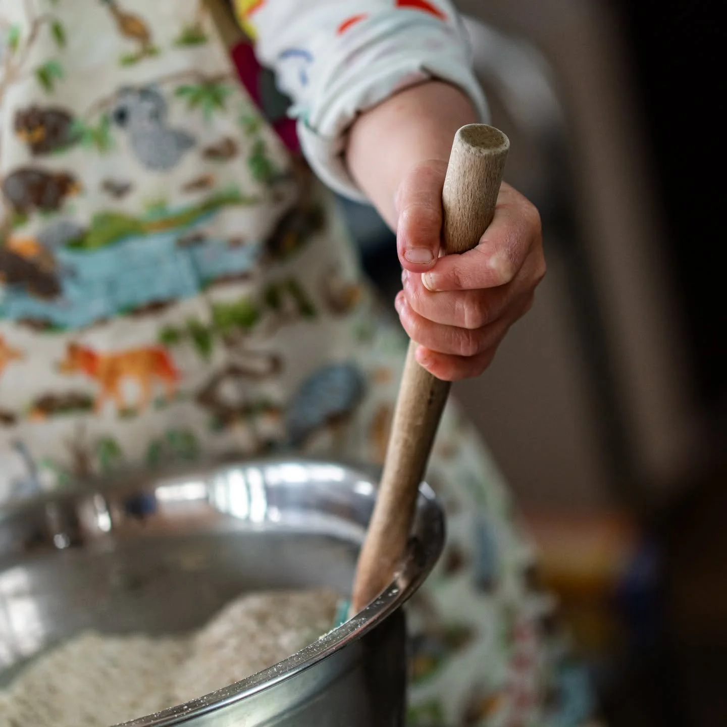 Term 4 starts this week which means that I lose my mini-helper team. They love making creations at their own work station which can then fill their lunch boxes this week! #shelduckfarm 
.
.
#oatcakes #family #littlehelpers #spring #schoolholidays #Ta