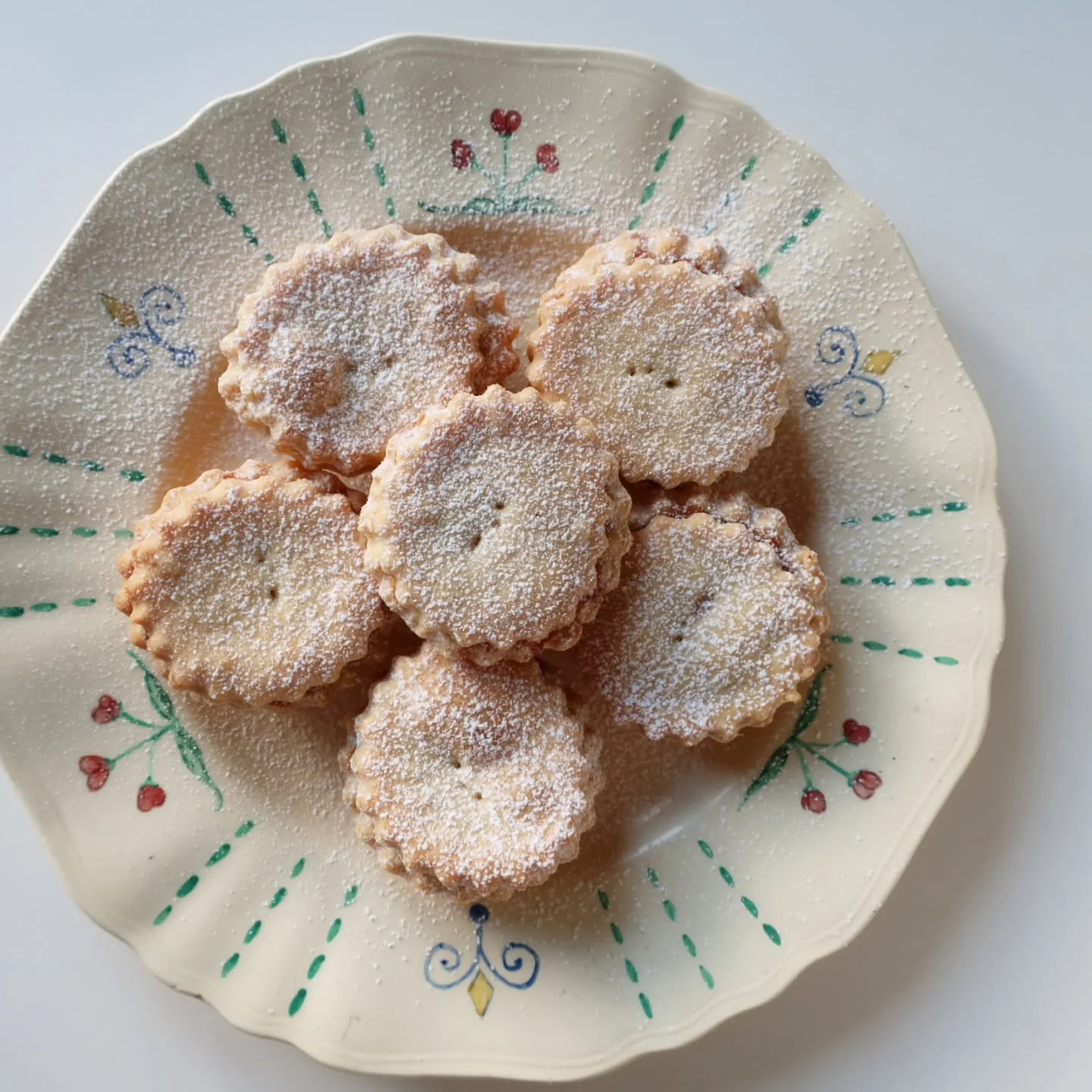 Christmas is right around the corner and we can't wait to crack into our first mince pies of thr season. We'll be bringing a limited supply along to @woolmers.estate on Sunday to The Festival of Roses. We'll also have our award winning oatcakes (of c