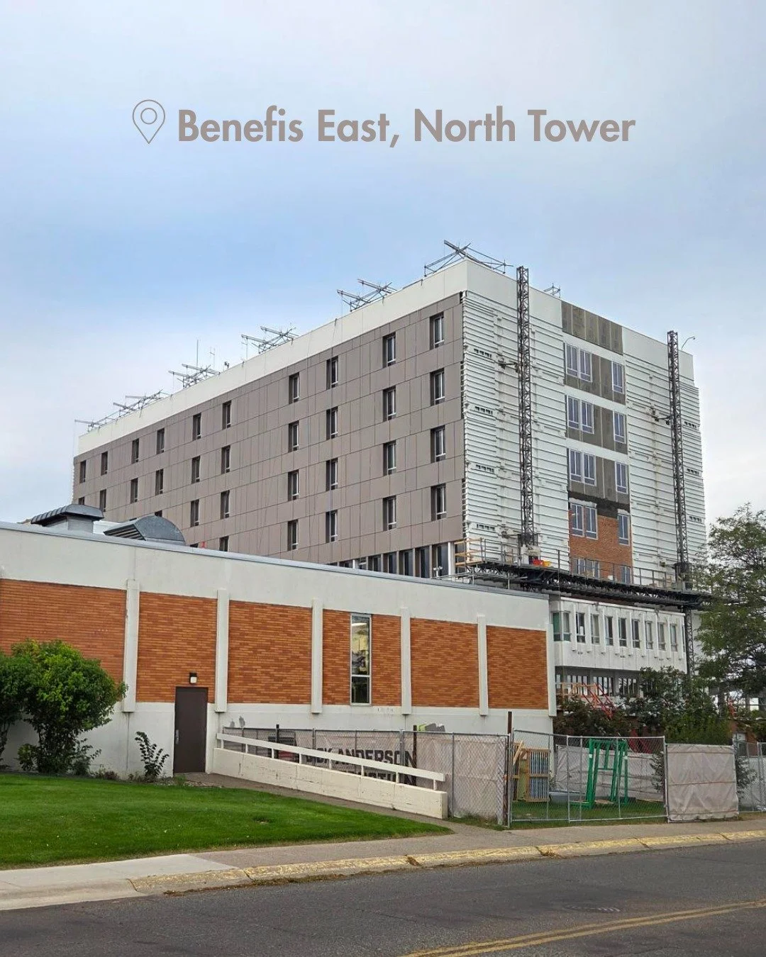 Have you noticed the new look at Benefis North Tower? This building is undergoing a complete exterior renovation! The renovation includes the installation of new ACM cladding and a vertical band of brick, as well as extending brick that is on the 200