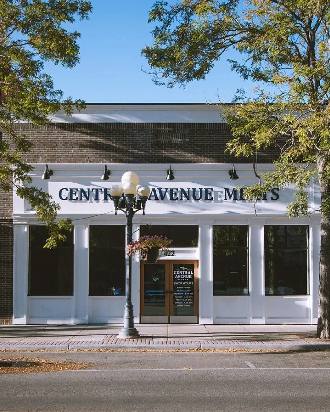 The fallen leaves in these Central Avenue Meats photos have us ready for cozy Fall weather! This previous project highlight takes us back to 422 Central Ave in Great Falls, where bold design meets timeless character. We love the white-on-brick exteri