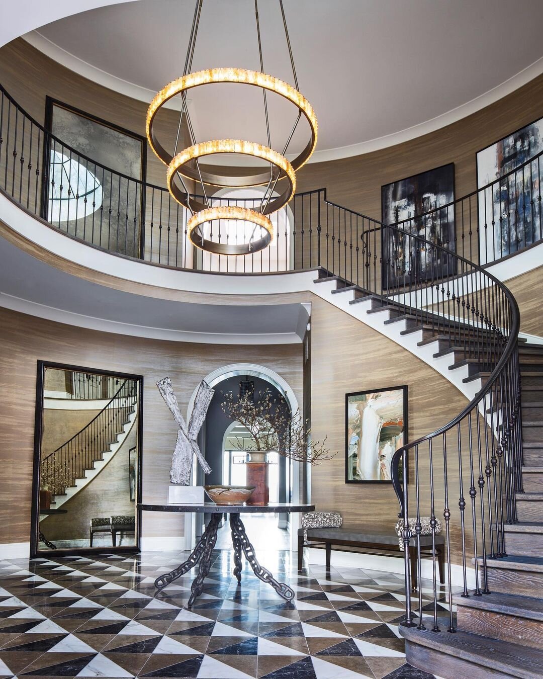 Breathtaking #GrandFoyer Designed by @jeffandrewsdsgn! 😍 #HomeInspo
----------------------------------⁠⁠⠀⠀ ⠀ ⠀
Interested in building your dream home? Contact us! ⠀
☎️: (416) 816-4313 ⠀ ⠀ ⠀ ⠀
✉️: info@prestigecustomhome.com ⠀ ⠀
---------------------