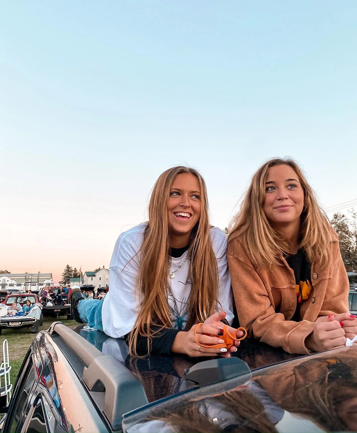 tag the @carlykirkendale to your @laureuss 🤍🖤 &darr; &darr;