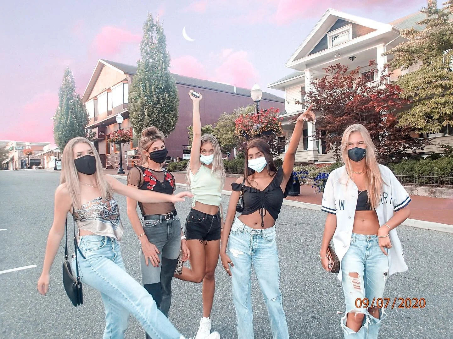 Sending good vibes to start off the week 💫