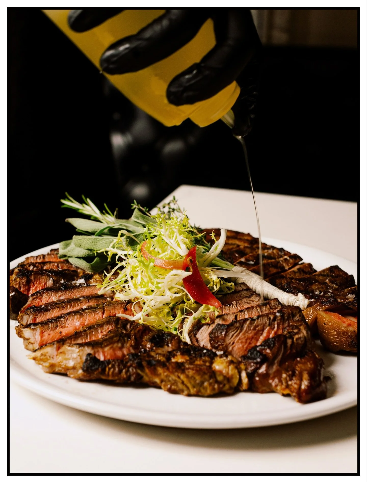 STEAKS*

Shot for @signaturesteak 

Drizzle (1)
Detail (2)

Seriously had such a wonderful time on this shoot! Also a huge thanks to the entire Signature Steak team for having me!
_
#signaturesteak #steakhouse #chicagosteakhouse #southloop #chicagore