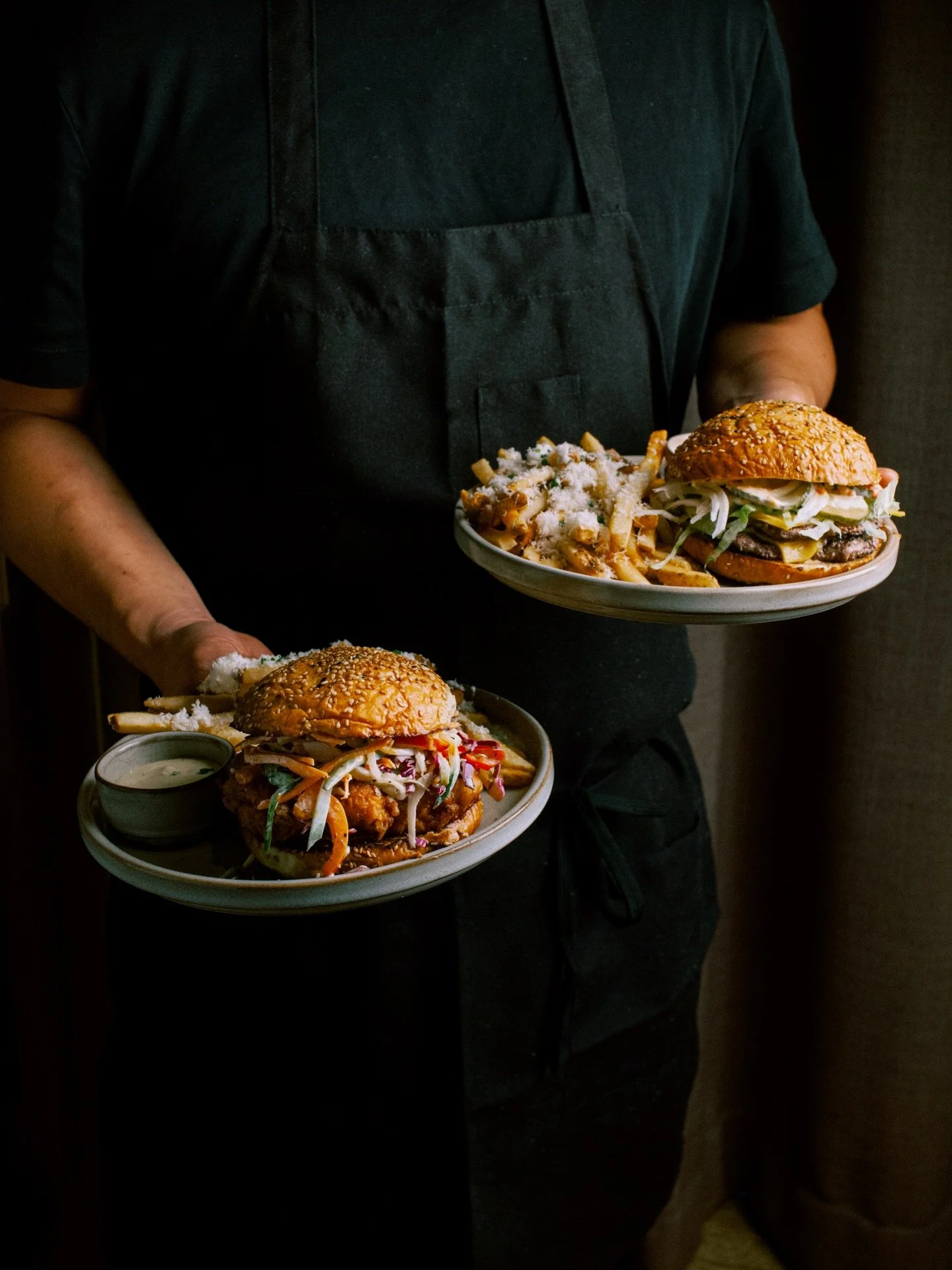 The cold weather is making me ultra hungry for both this fried chicken sandwich and dry-aged smashburger right now.

Just saying&hellip;.it&rsquo;s available for delivery during lunch

Shot for @perillasteak 
_
#perillasteak #koreansteakhouse #chicag