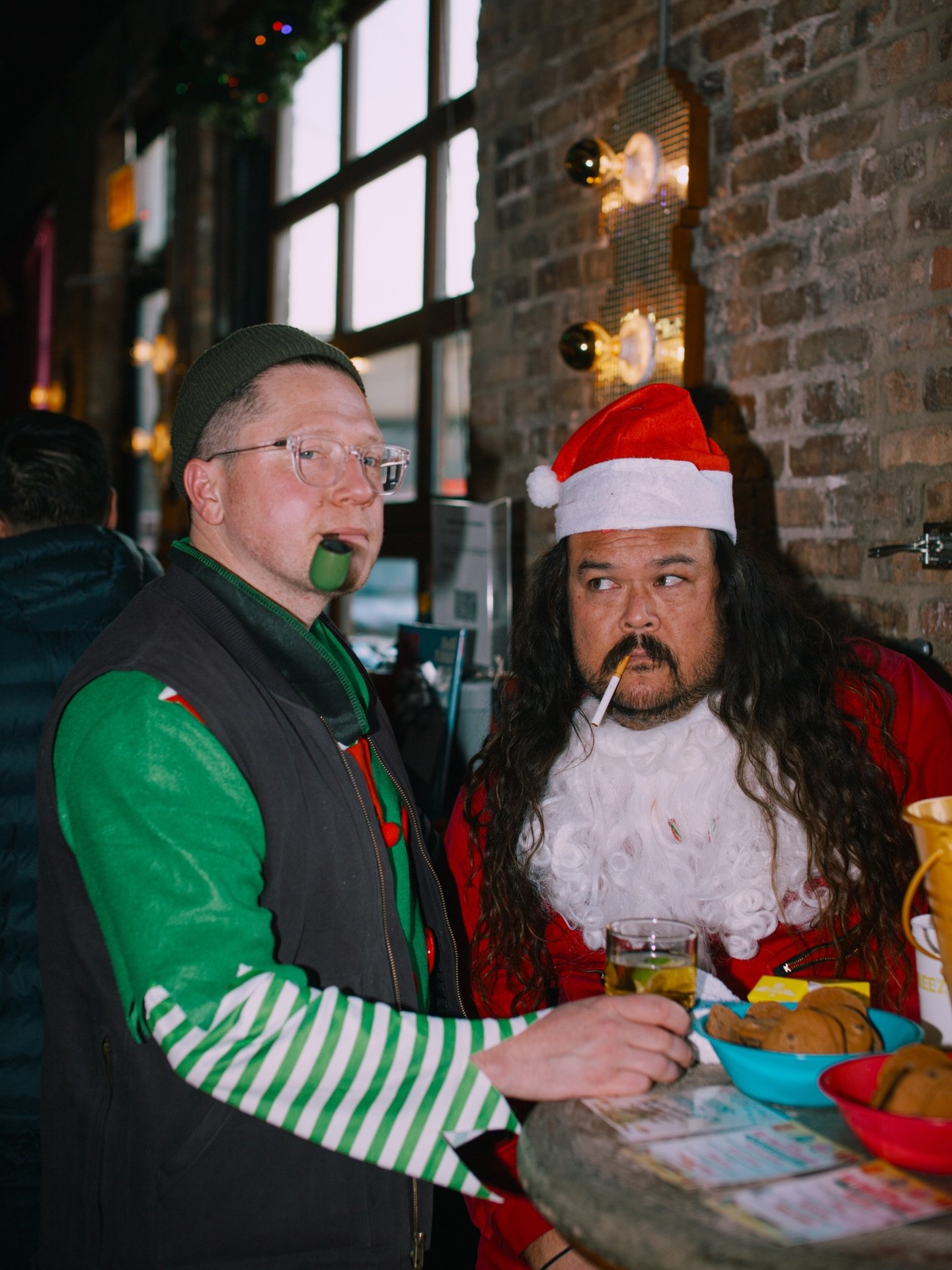 A couple moments from the 9th Annual Ugly Sweater Pachanga over @estereo_chicago last weekend while hanging with santa and his helper!
_
#estereo #drinkREALtequila #drinkgreenkey #logansquare #christmas