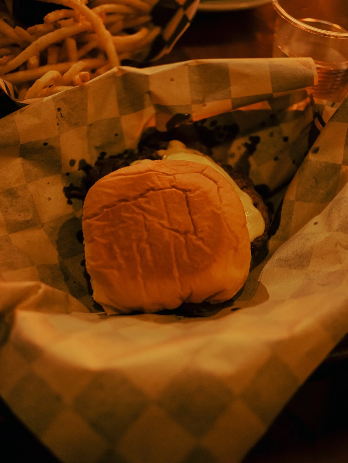 This is simply a Ludlow Liquors appreciation post.

Ludlow Burger (1)
MSG Fries (2)
House Salad (3)
Down The Rabbit Hole (4)
Bar (5, 6)
Knife Case (7)
Signage (8)

_
#ludlowliquors #avondale #chicagobars #foodphotography #fujifilm