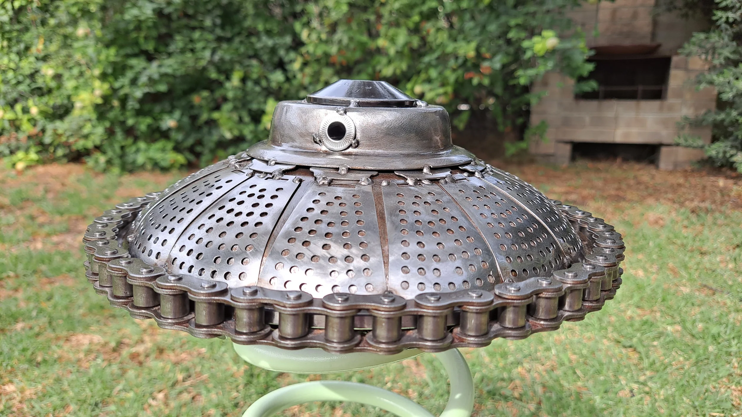 scrap metal alien saucer