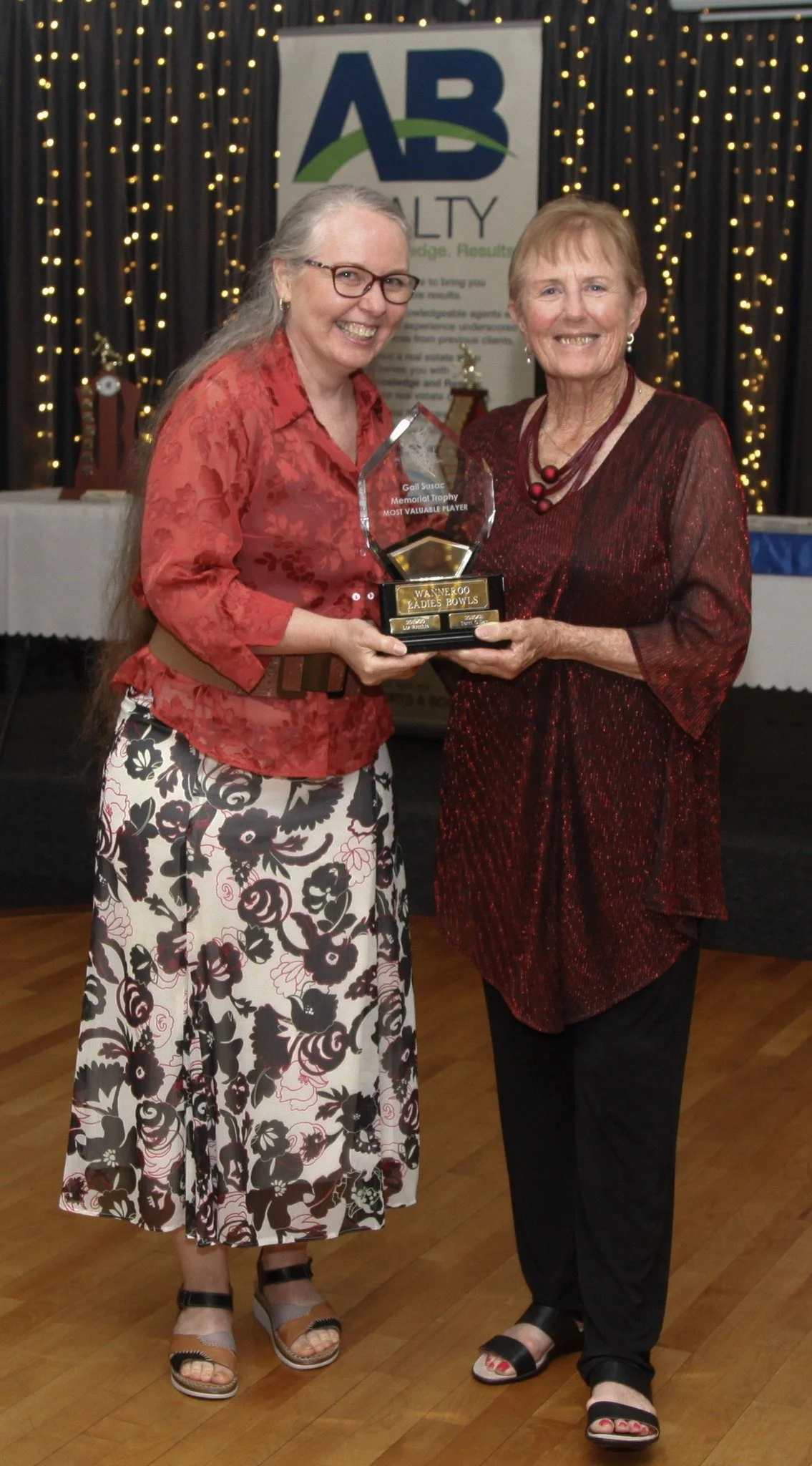 Narelle Susac with Liz Ritchie winner of the Gail Susac ladies MVP award