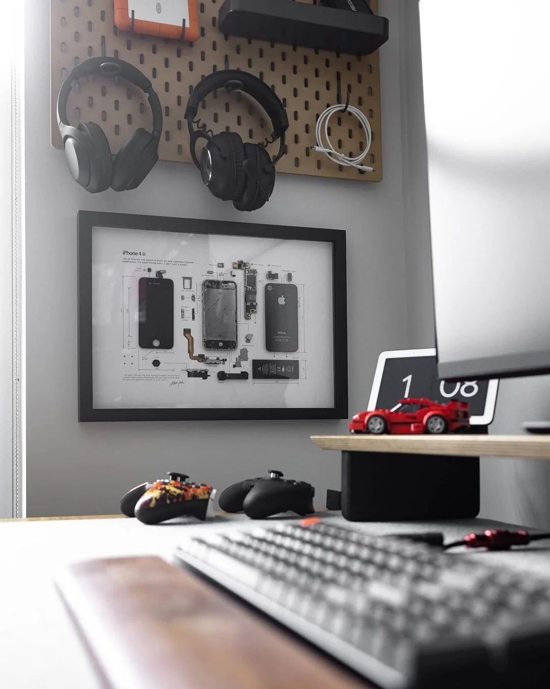 Close up of Cam's setup