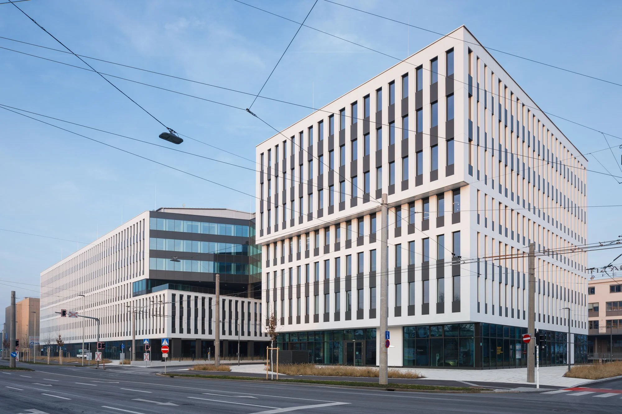 3.Hafenportal-Linz-Architektur-Sengstbratl.jpg