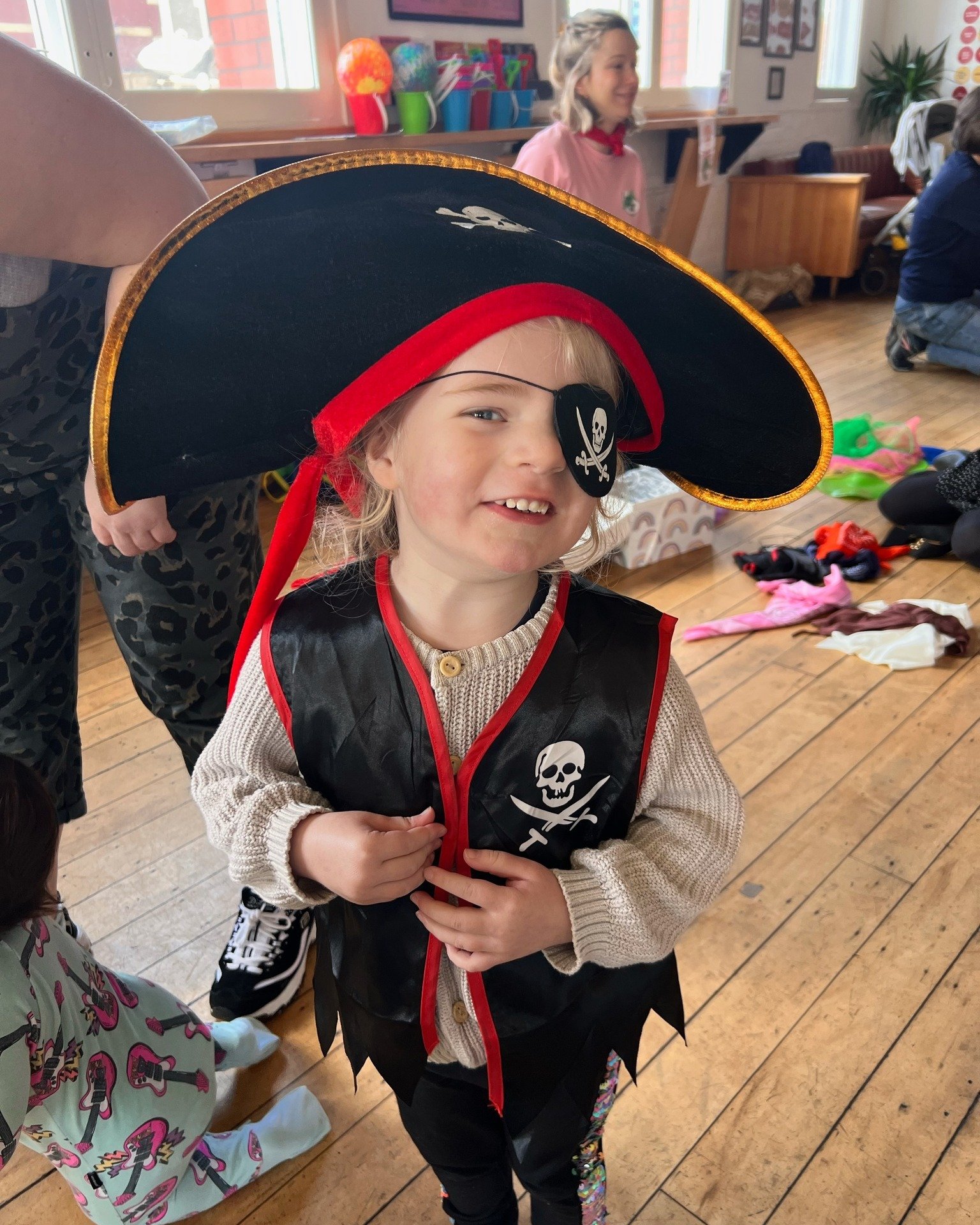 Such a lovely morning with our preschoolers at @tobaccofactorytheatres. The sun was shining, the parents enjoyed barista-made coffees and the children had a blast on a pirate adventure with Hannah-Rose! ☀️☕🏴&zwj;☠️

Thinking that would be a nice way