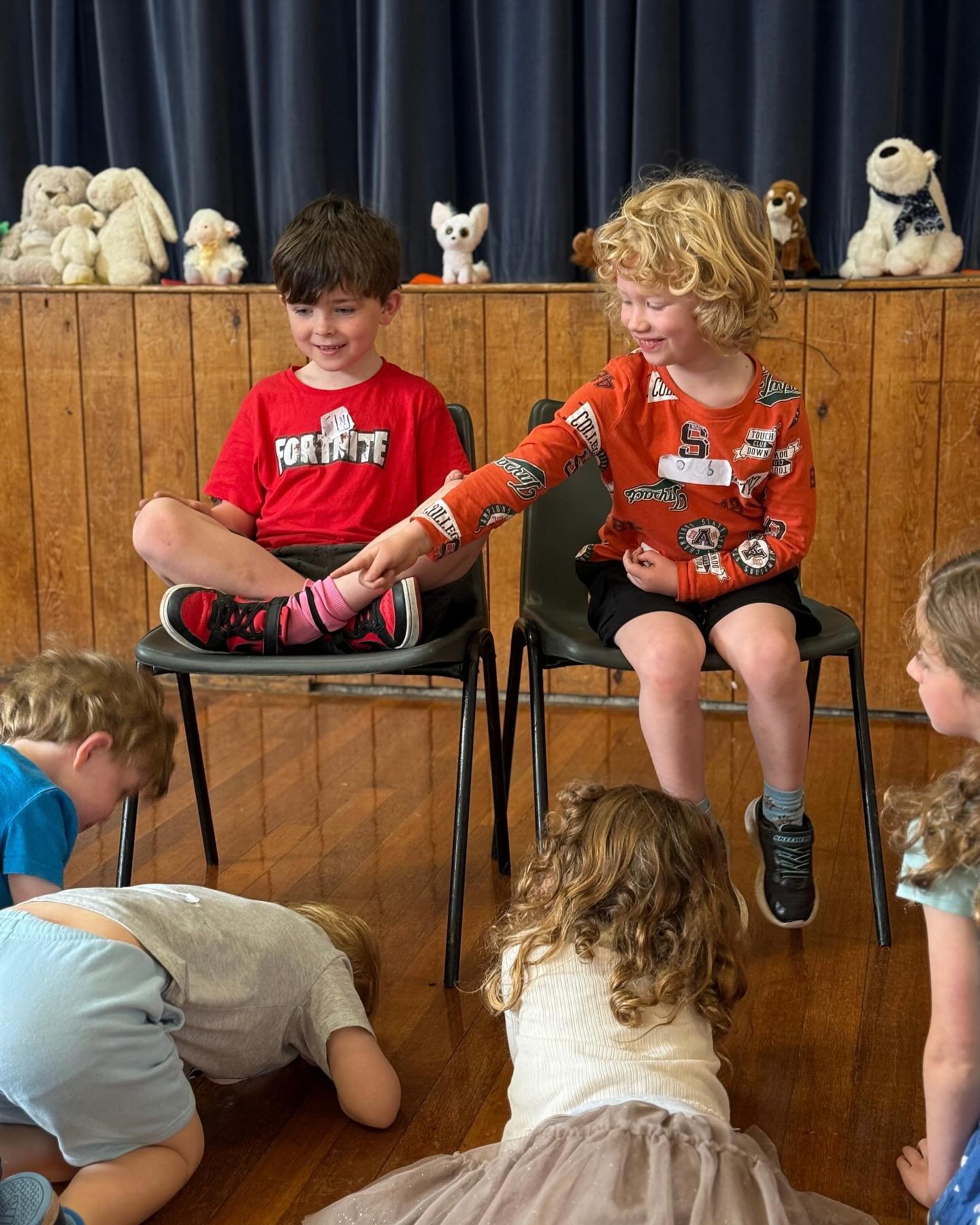 🐾 Pawsome Pals in Long Ashton! 🐾

What a joyful Thursday we had at Long Ashton Community Centre with our Pawsome Pals workshop! It was such a treat to spend the day with a group of brilliant young animal lovers 🐾🧡

We made the cutest pet carriers