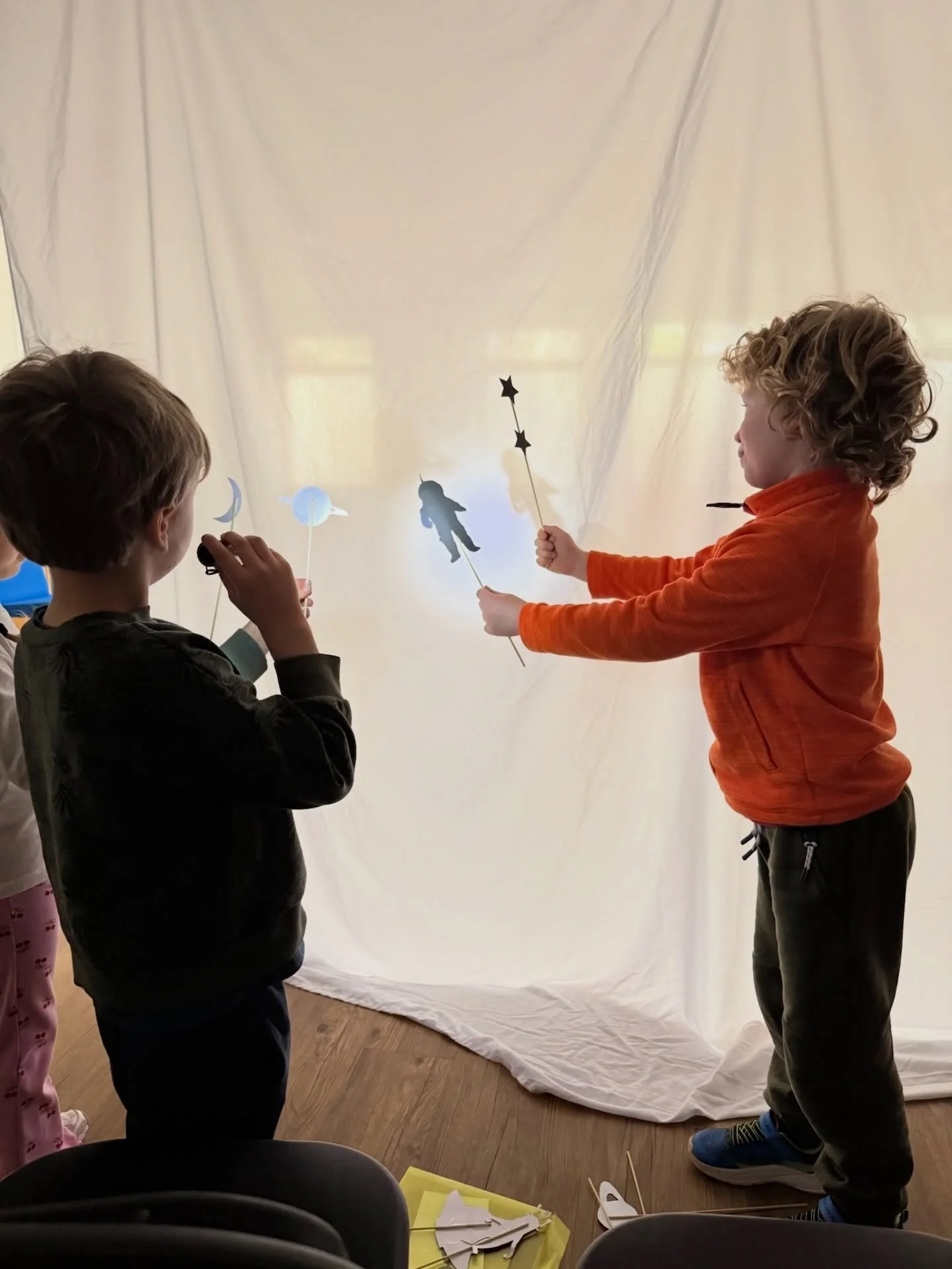 Week 2 of puppet exploration🎭✨

From shadow puppets to hand animals, our adventurers have been busy bringing their imaginations to life&hellip;

🚀Astronaut adventures
🦖Dinosaur tales
🌿Jungle stories

They&rsquo;ve been creating their own stories 