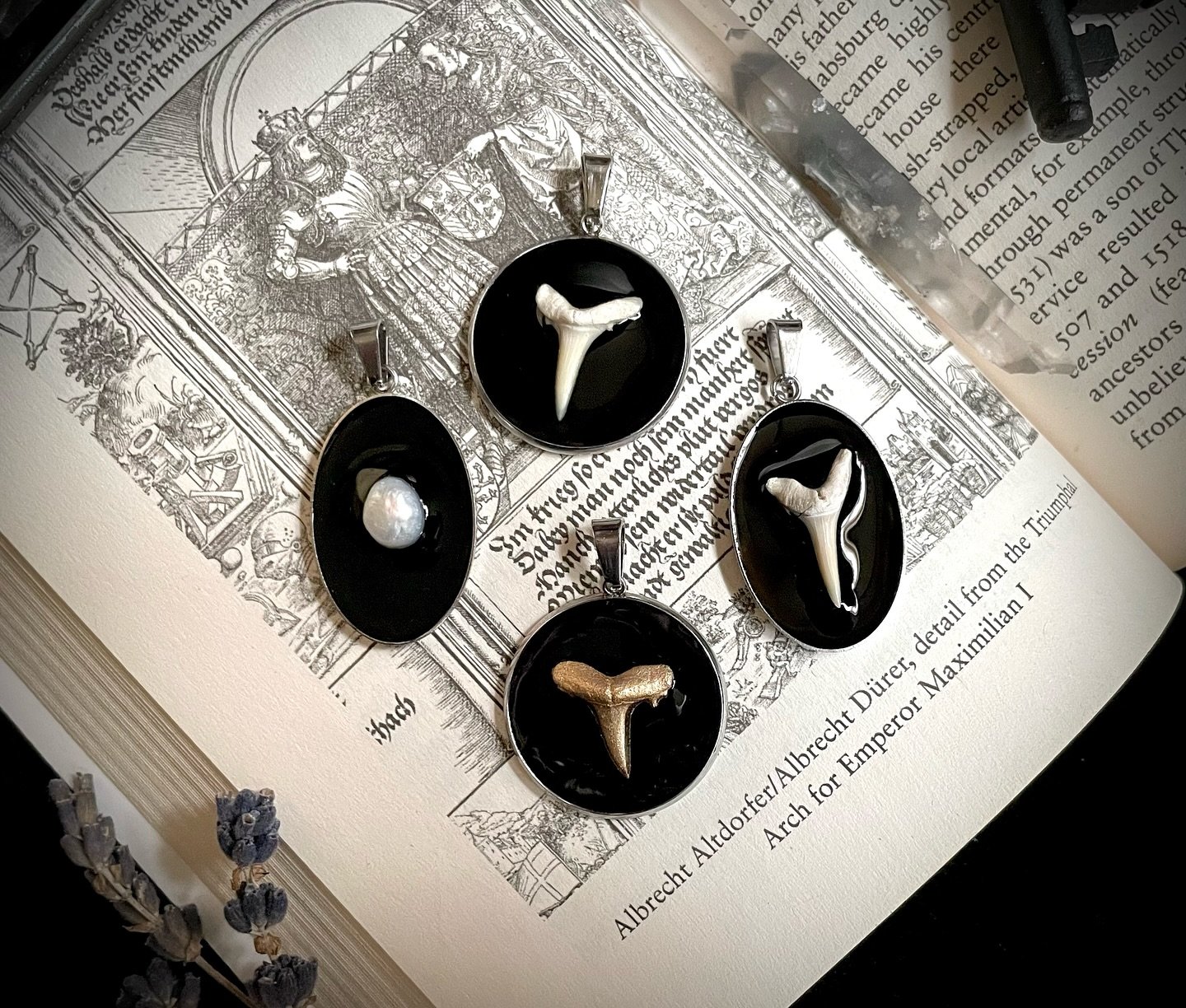 Introducing my new real freshwater pearl &amp; surfer style shark tooth pendants with a gothic twist!

Available with or without chain ⛓️&zwj;💥 

Each piece is handmade by yours truly 🖤 

&bull;
&bull;
&bull;
&bull;
#jewellery #gothicjewelry #gothi