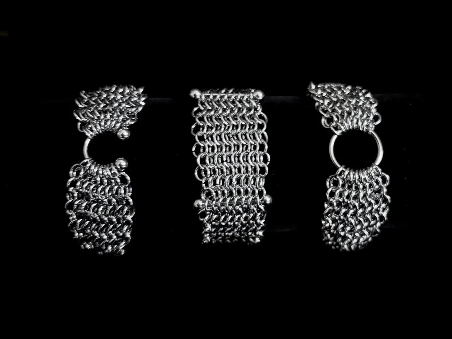 Chainmail cuff bracelets 3 ways are being listed in tomorrows shop update ⛓️

Which is your fave?! 

#chainmail #chainmaille #chainmaillejewelry #chainmaillejewellery #chainmailleaddict #cosplay #nightskycraft #cosplaycommunity #medival #medieval #me