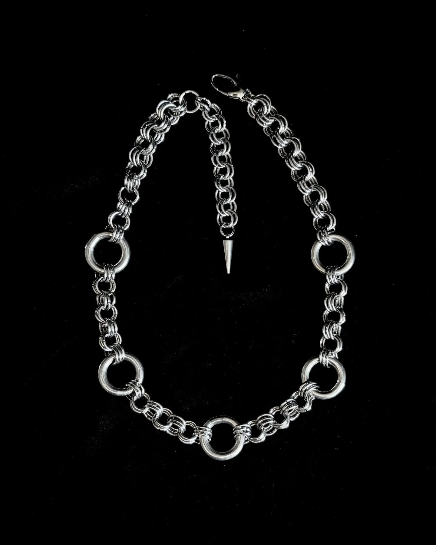 A new offering to the Chainmail Gods&hellip; Orbis ⛓️ 

&bull;&bull;&bull;&bull;&bull;
#chainmaille #chainmaillejewelry #chainmaillenecklace #chunkynecklace #stainlesssteelnecklace