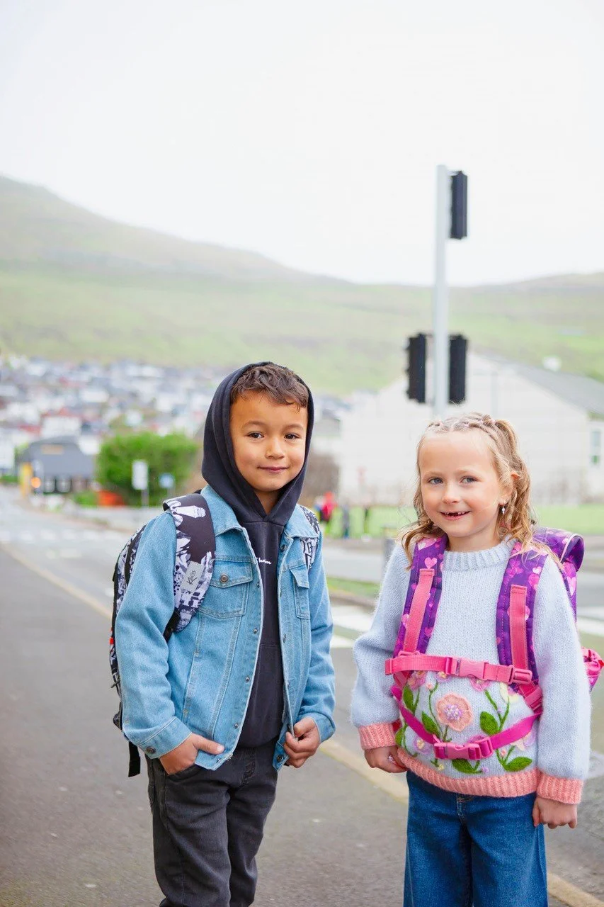Ragnhild og Lukas eru sera spent, tí skjótt byrja tey í 1. flokki