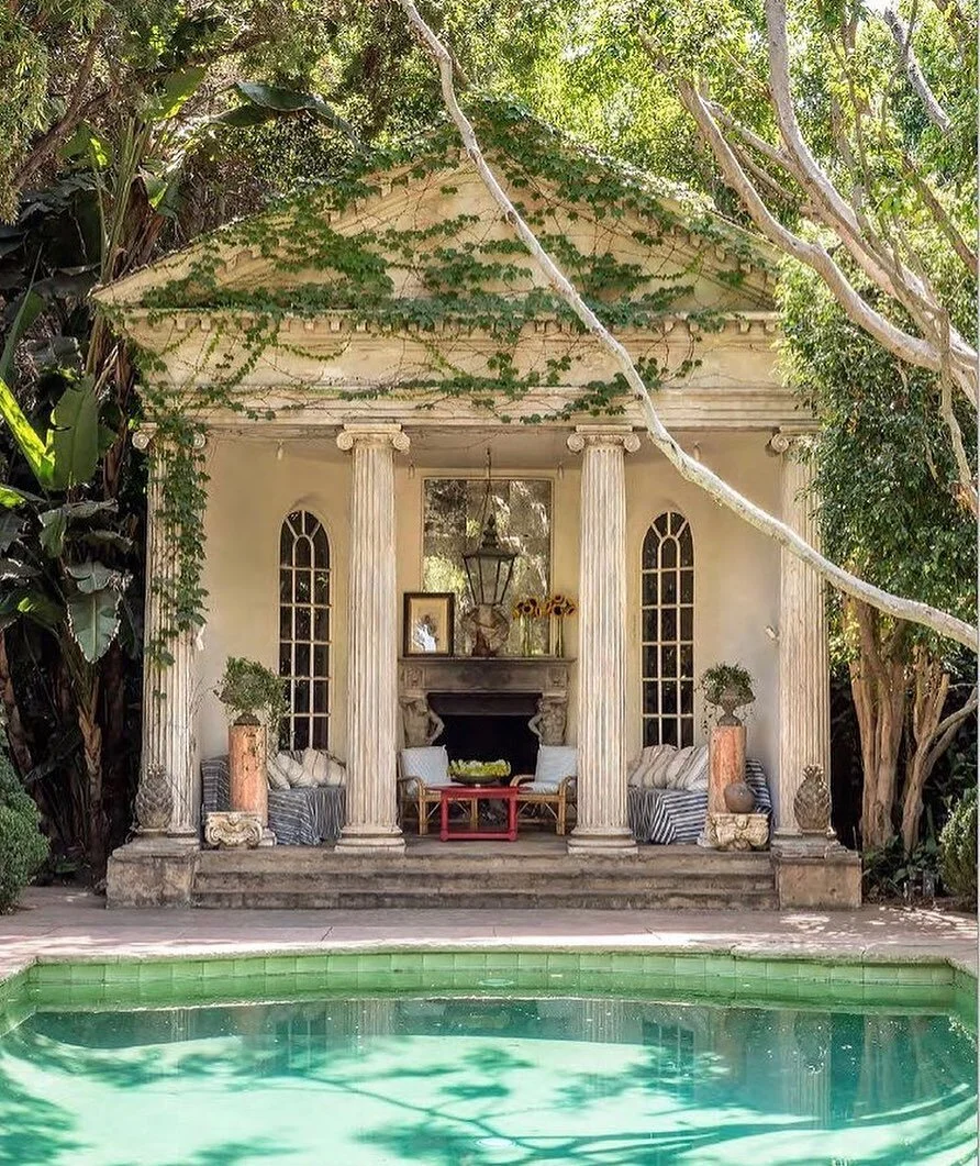 How about this beautiful scene for a bit of Saturday escapism courtesy of @vendomepress