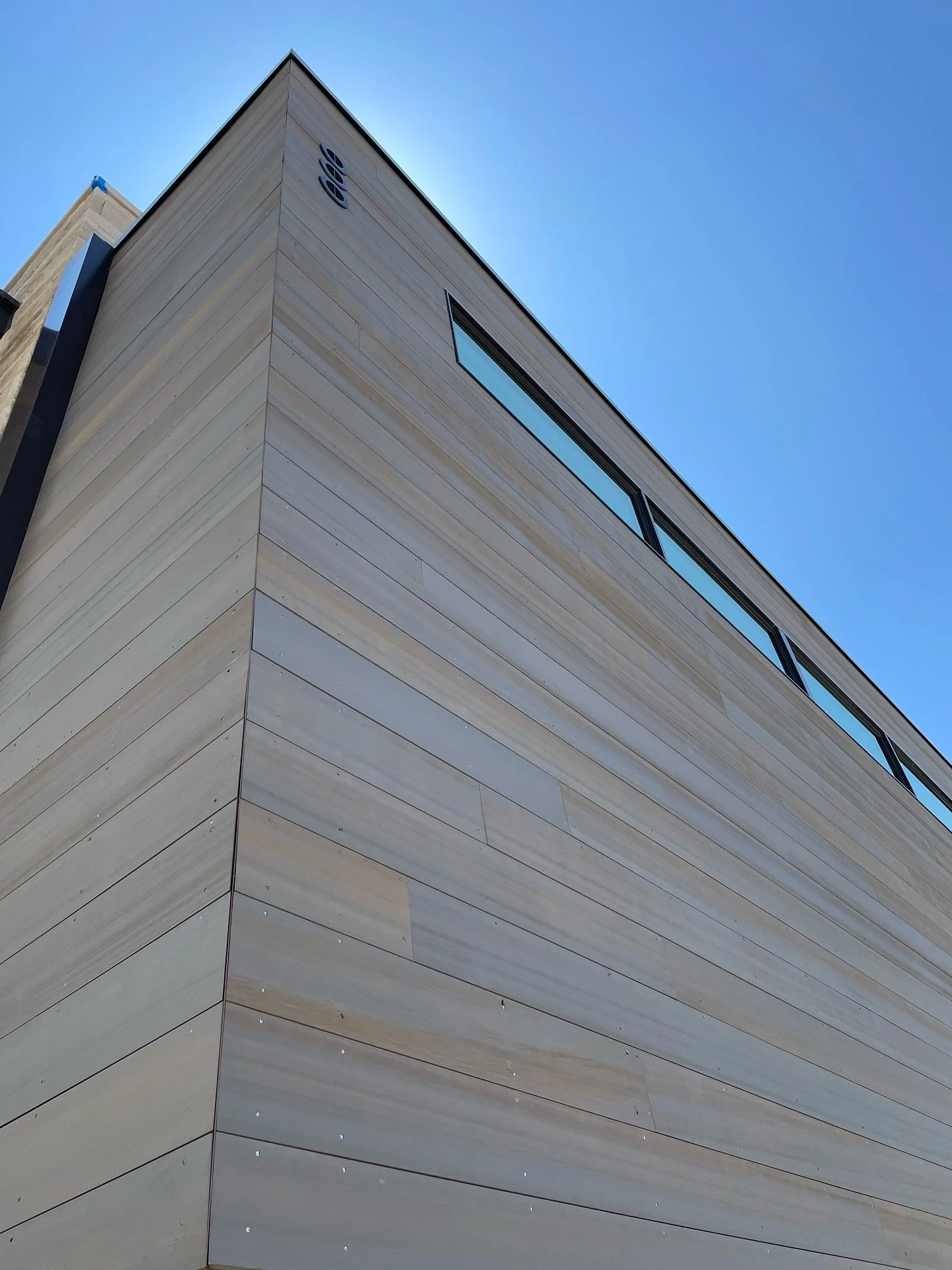 Peep this Hewn siding in clear vertical grain Western Red Cedar! (A &amp; Better grade). This is project we&rsquo;re on in Utah with @stevedubellconstructiongroup 🔨 

It showcases 1x8 shiplap, 1/16 gap, in a custom color Hewn finish. The effect is a