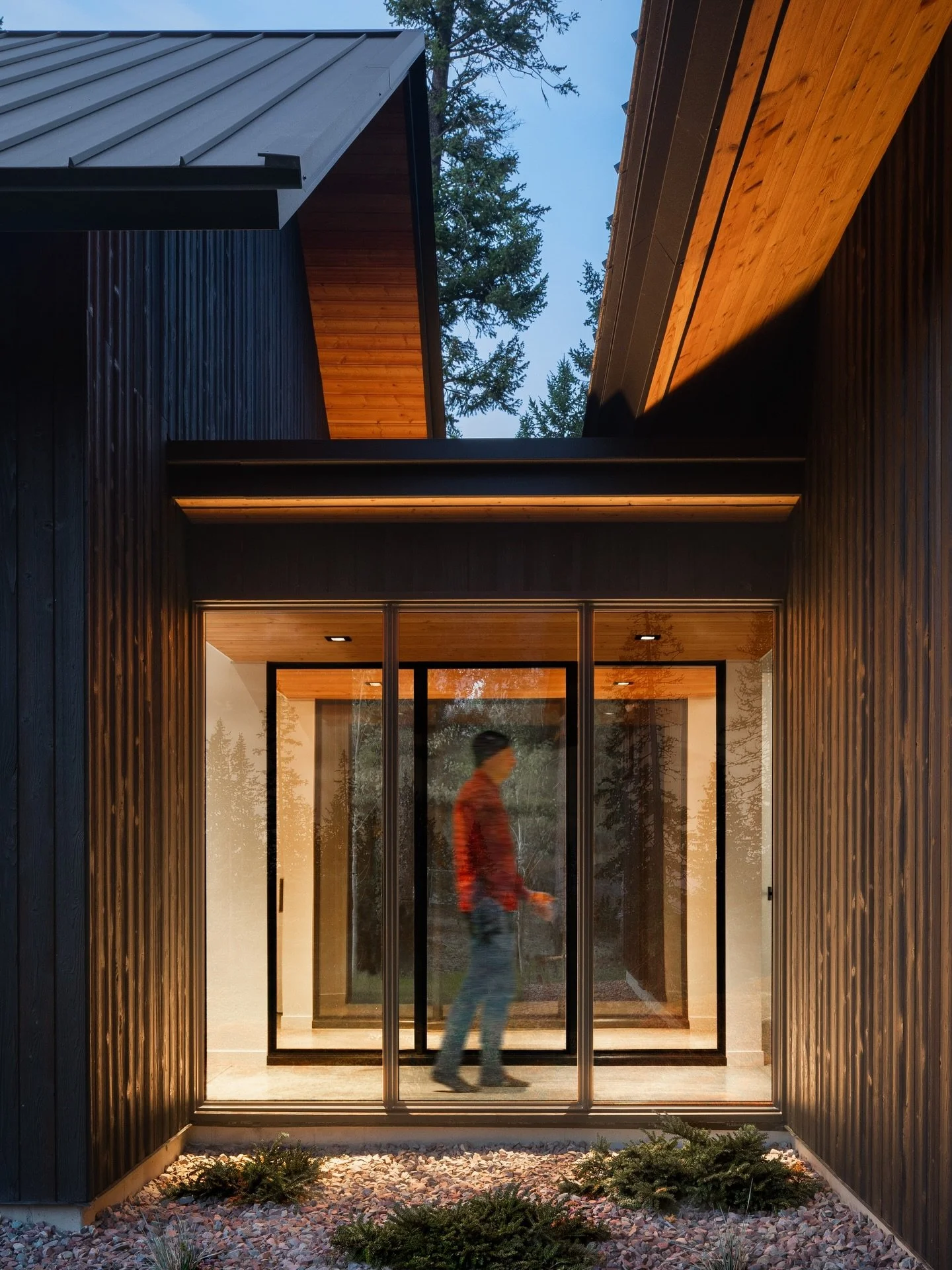 Western Red Cedar is transformed into a sleek and uniform siding in our &ldquo;Doku Ban&rdquo; color, while still maintaining a liveliness thanks to the STK grade giving it some character. 

It was a lovely choice for the Ashley Lake House by @workad
