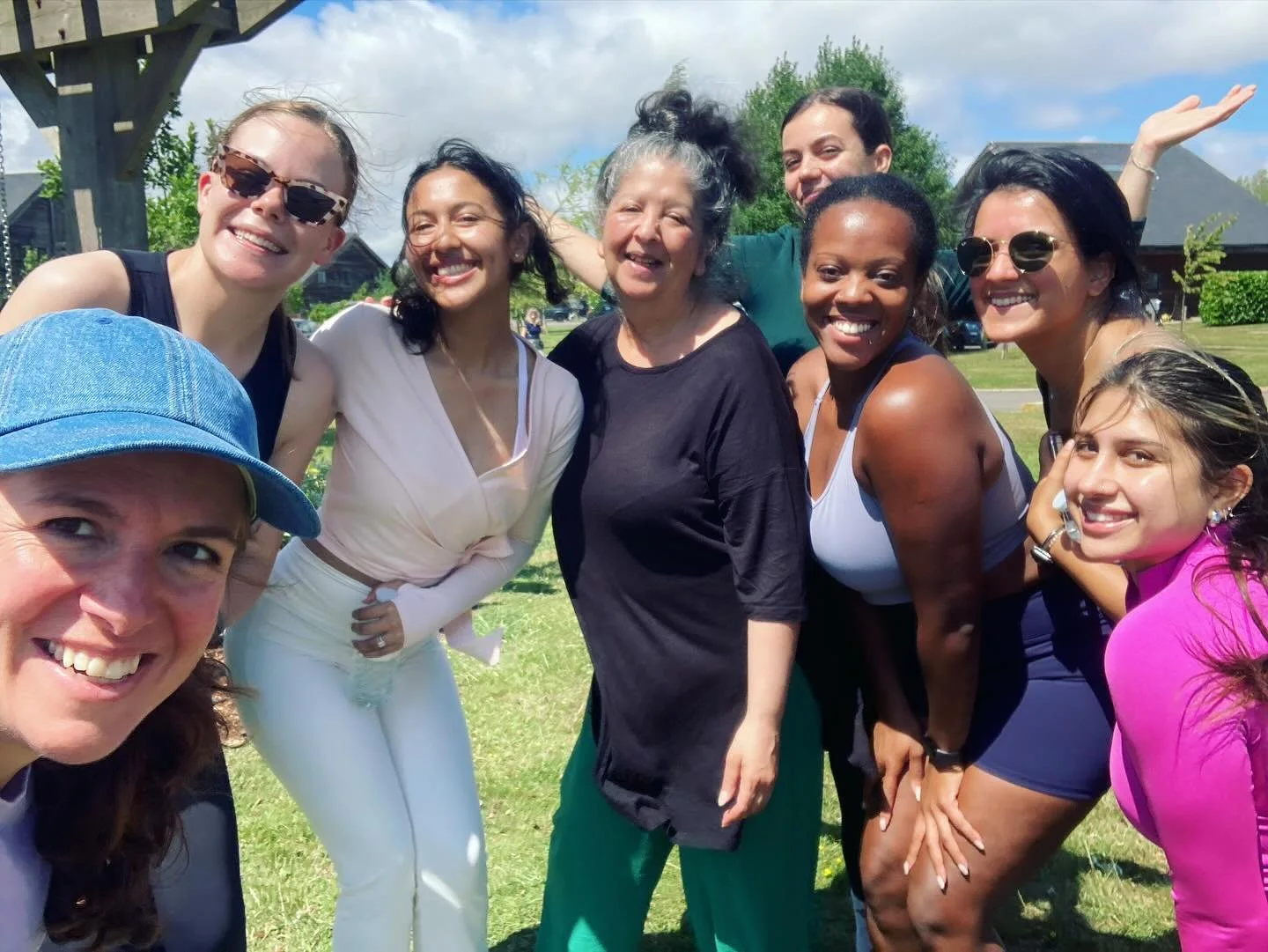 A beautiful sunny and breezy morning for hen yoga at the Cotswold Water Park yesterday. Bride-to-be Kavita was just gorgeous 💕. What a way to start the day before a BBQ in the sunshine ☀️☺️. 
-
#livethriveyoga #henyoga #henyogacotswolds #yogacotswol