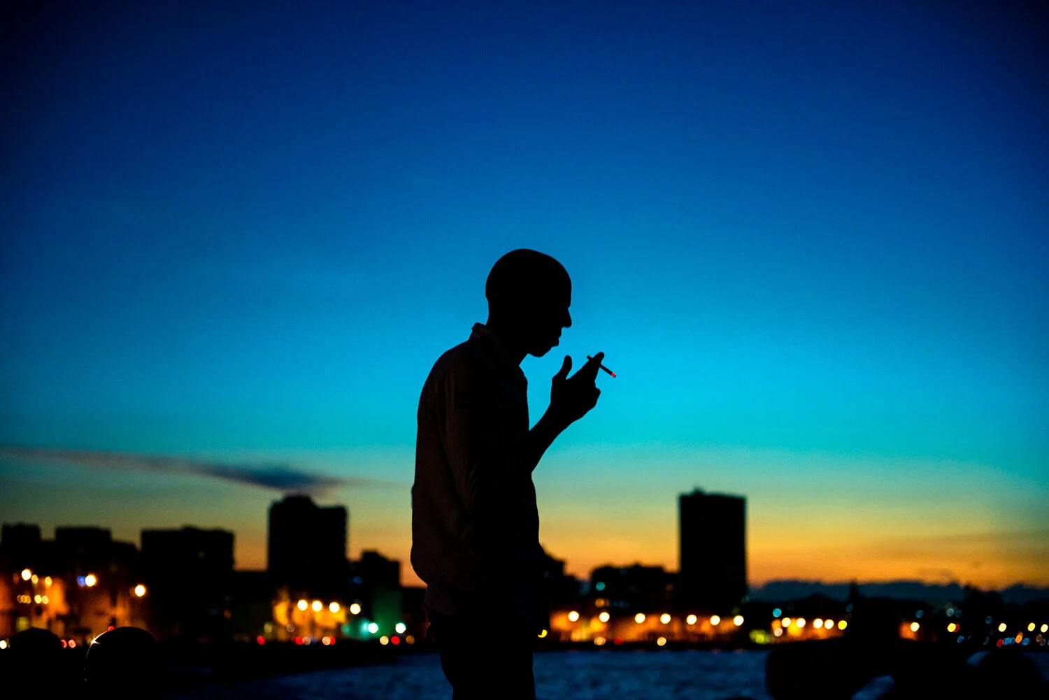 Cuba_2018_malecon_cigarette_GHB_1036.jpg