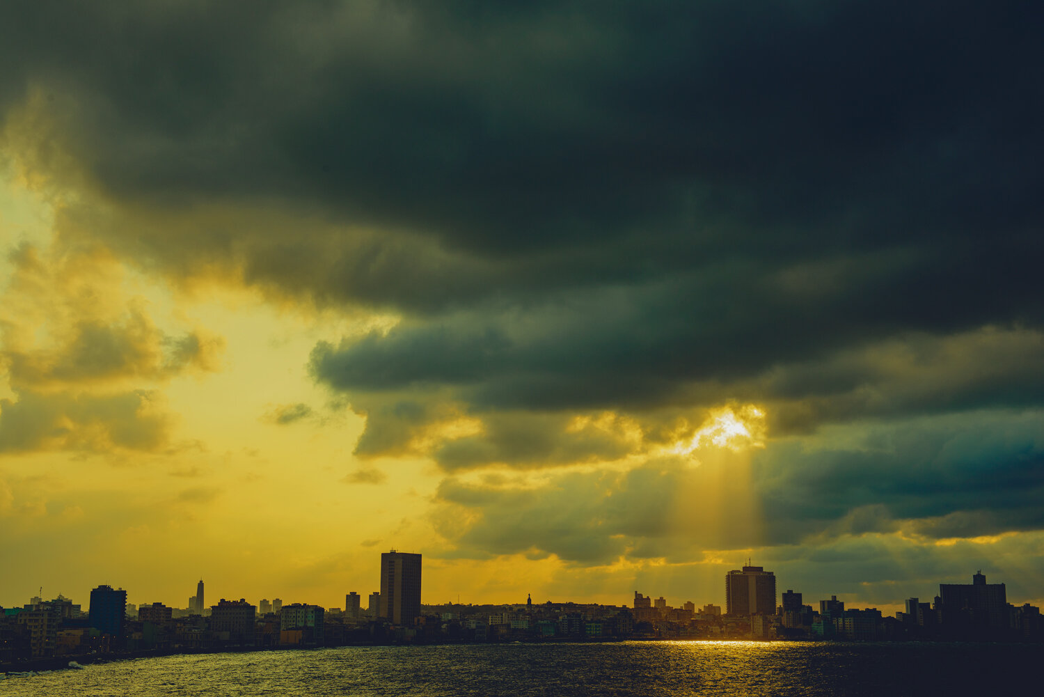 CUBA-CITY-LIGHT-SHAFT.jpg